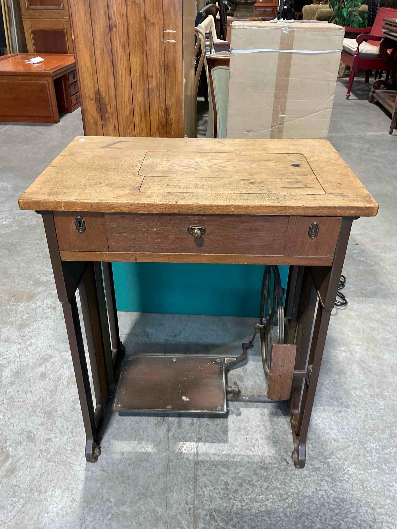 Vintage Seidel & Naumann Treadle Sewing Machine Cabinet w/ Oak Wood Top. Good Condition. - 8