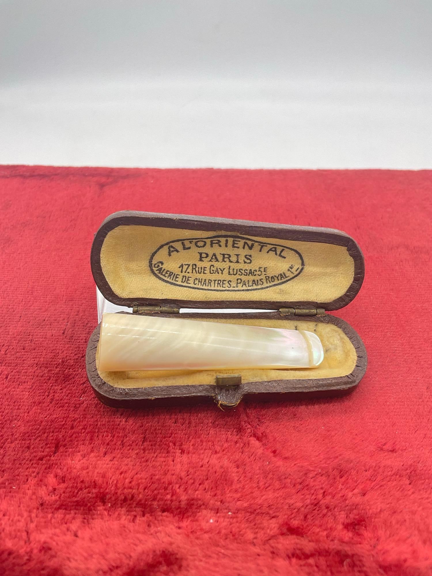 Rare Antique French Mother of pearl Cigarette Holder from paris Boutique in Original Case (1 of 4)
