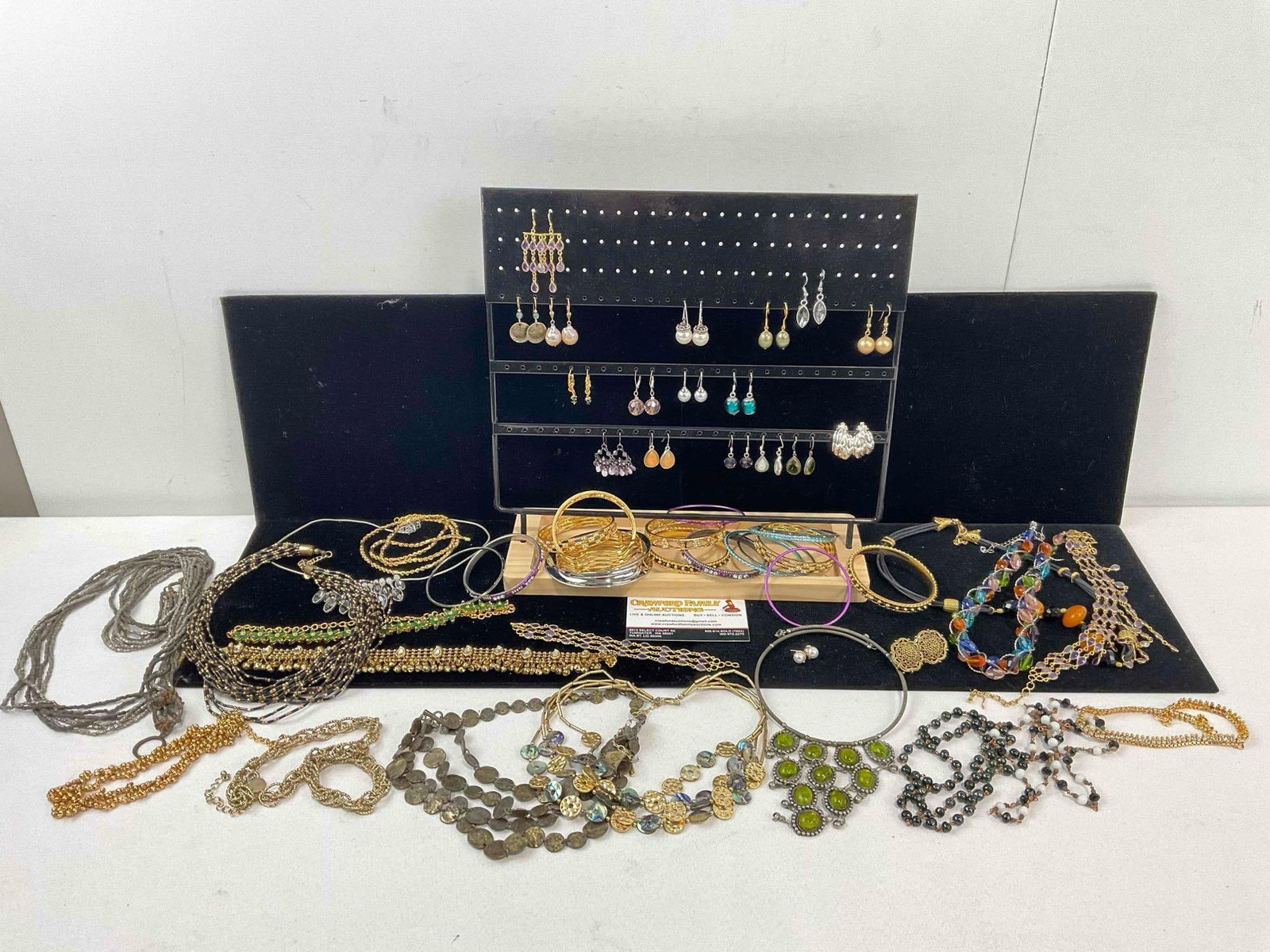 Large Selection of Modern & vintage jewelry, Cuffs, Necklaces, bracelets, earrings, see pics (1 of 5)