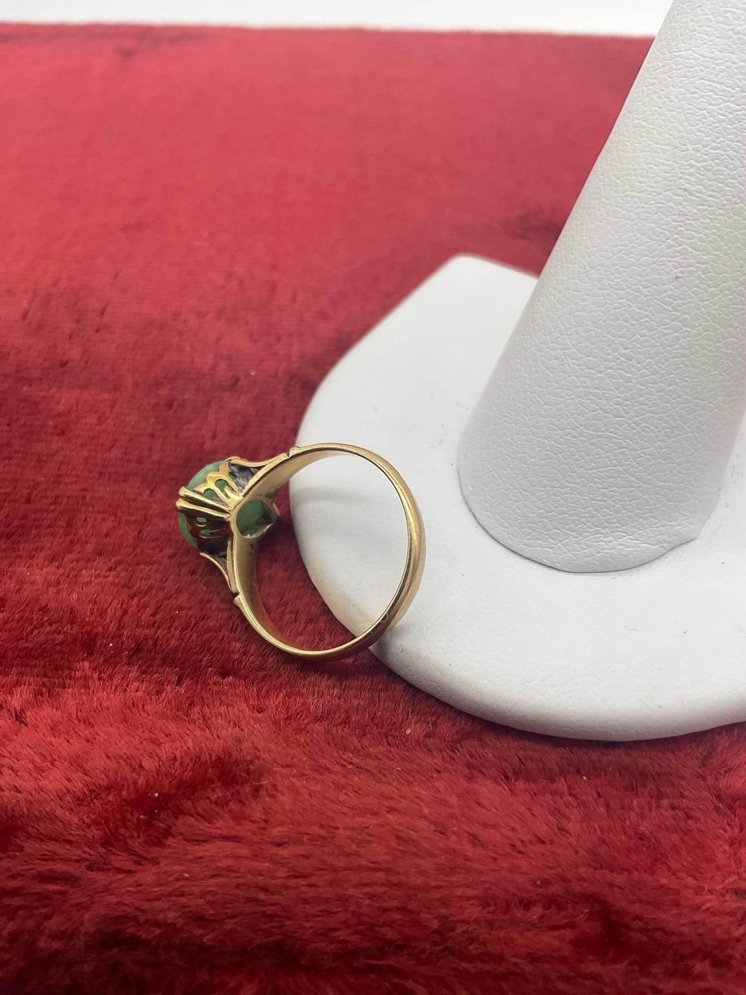 Women's 18K Gold ring featuring a Jade? Tear drop cabochon Size 5 / 2.56 grams - 4