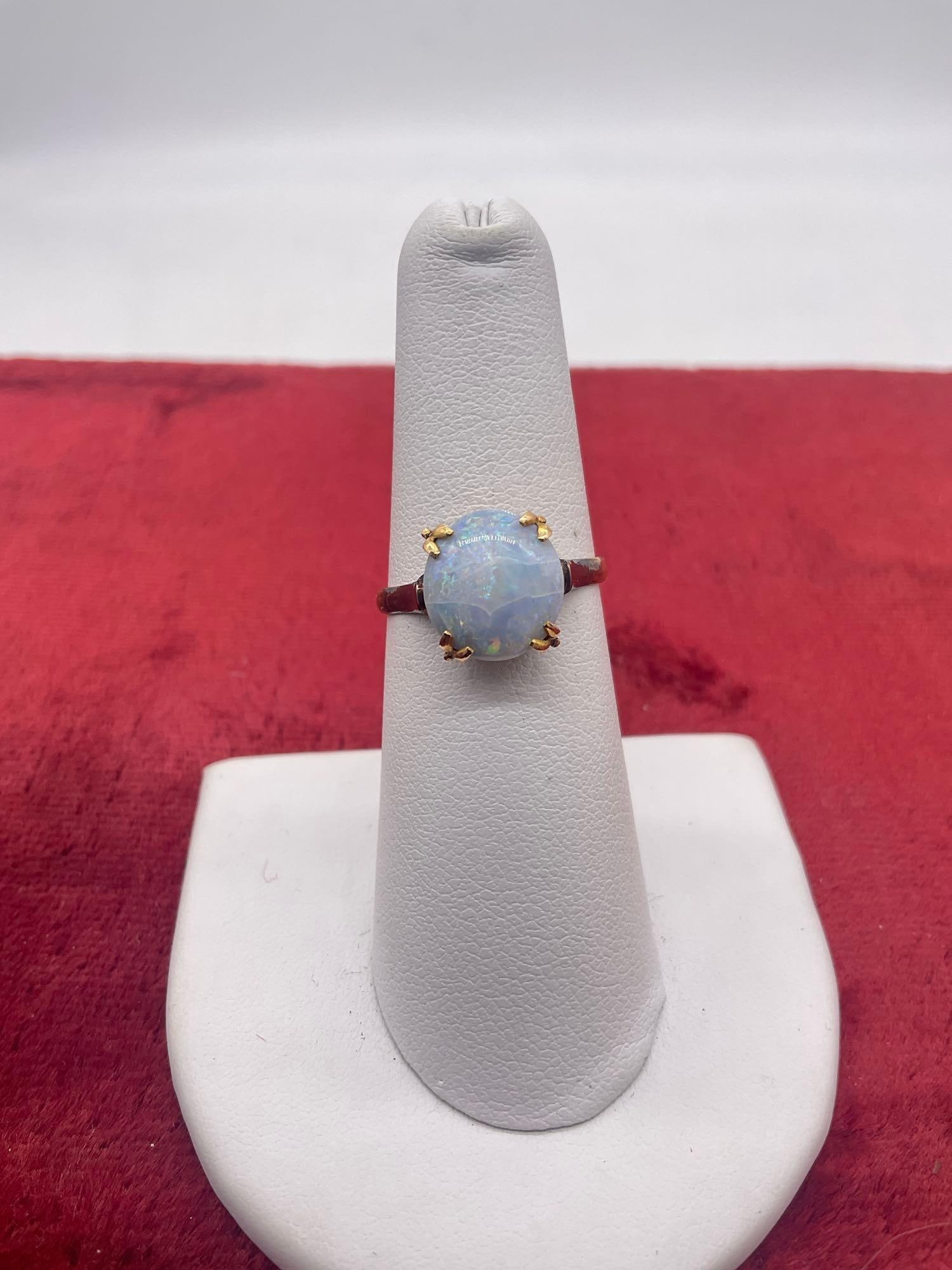 Beautiful 18K gold women's ring featuring a 1Ct + Opal cabochon sz 5.5 / 2.35 grams (1 of 5)
