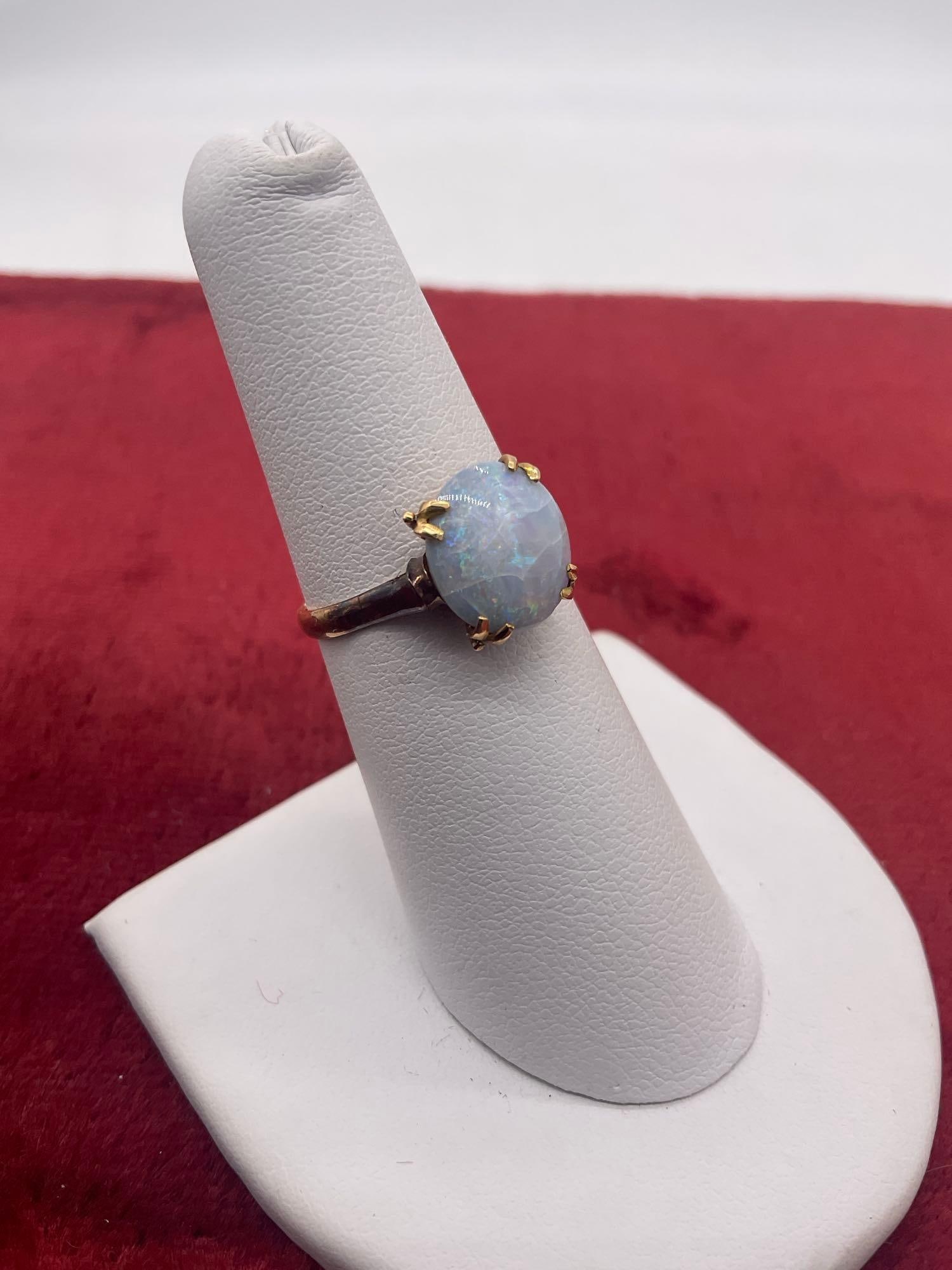 Beautiful 18K gold women's ring featuring a 1Ct + Opal cabochon sz 5.5 / 2.35 grams - 2