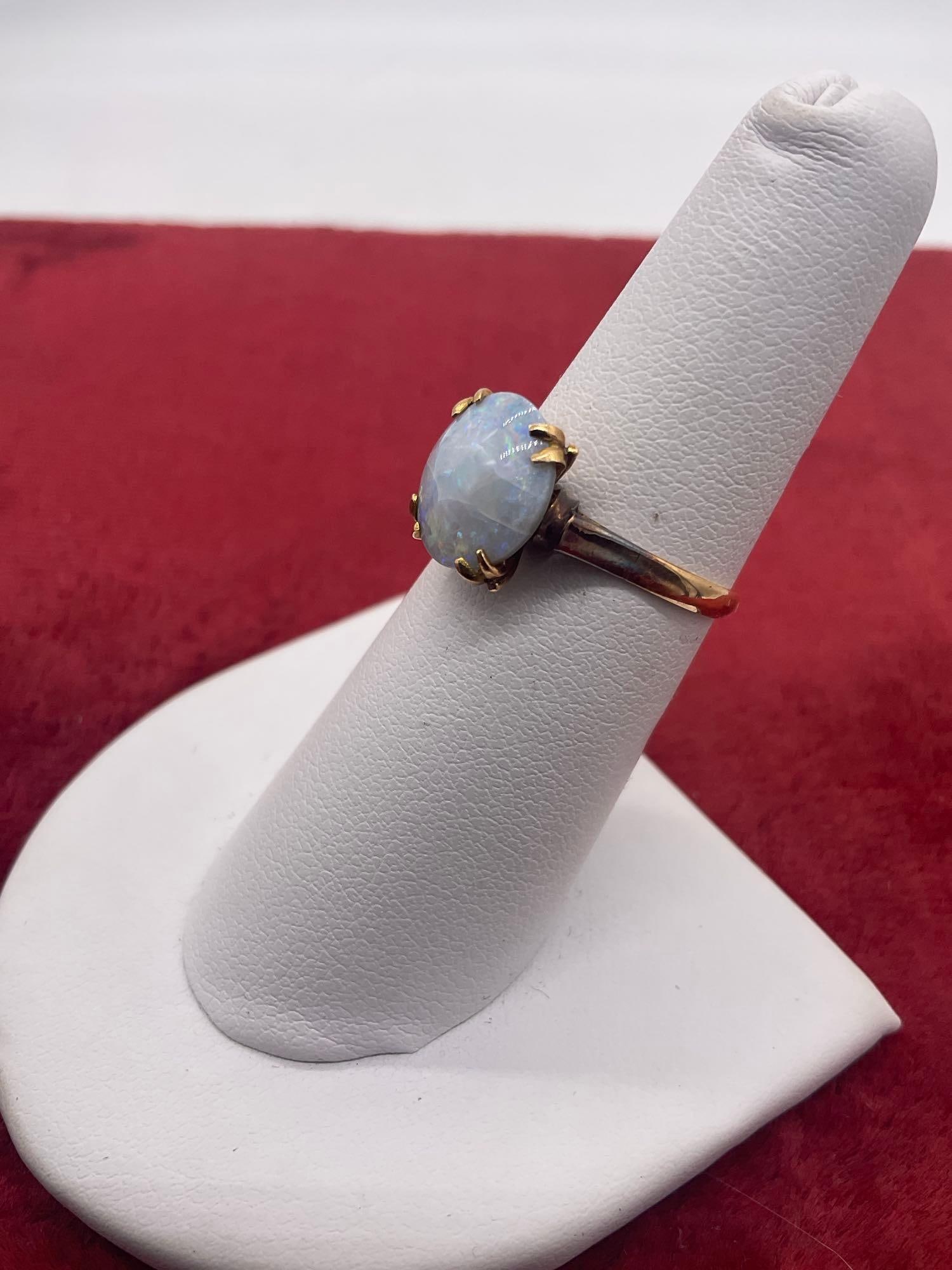 Beautiful 18K gold women's ring featuring a 1Ct + Opal cabochon sz 5.5 / 2.35 grams - 3