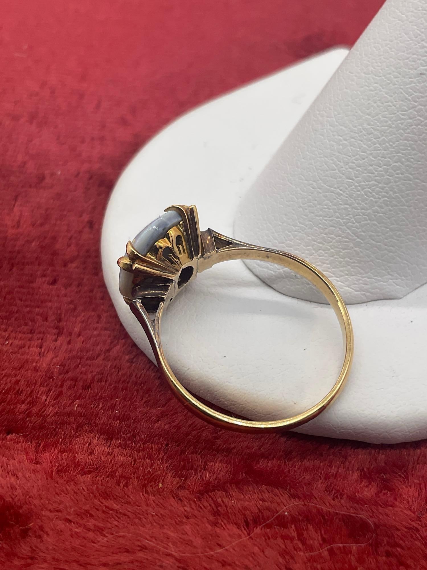 Beautiful 18K gold women's ring featuring a 1Ct + Opal cabochon sz 5.5 / 2.35 grams - 4