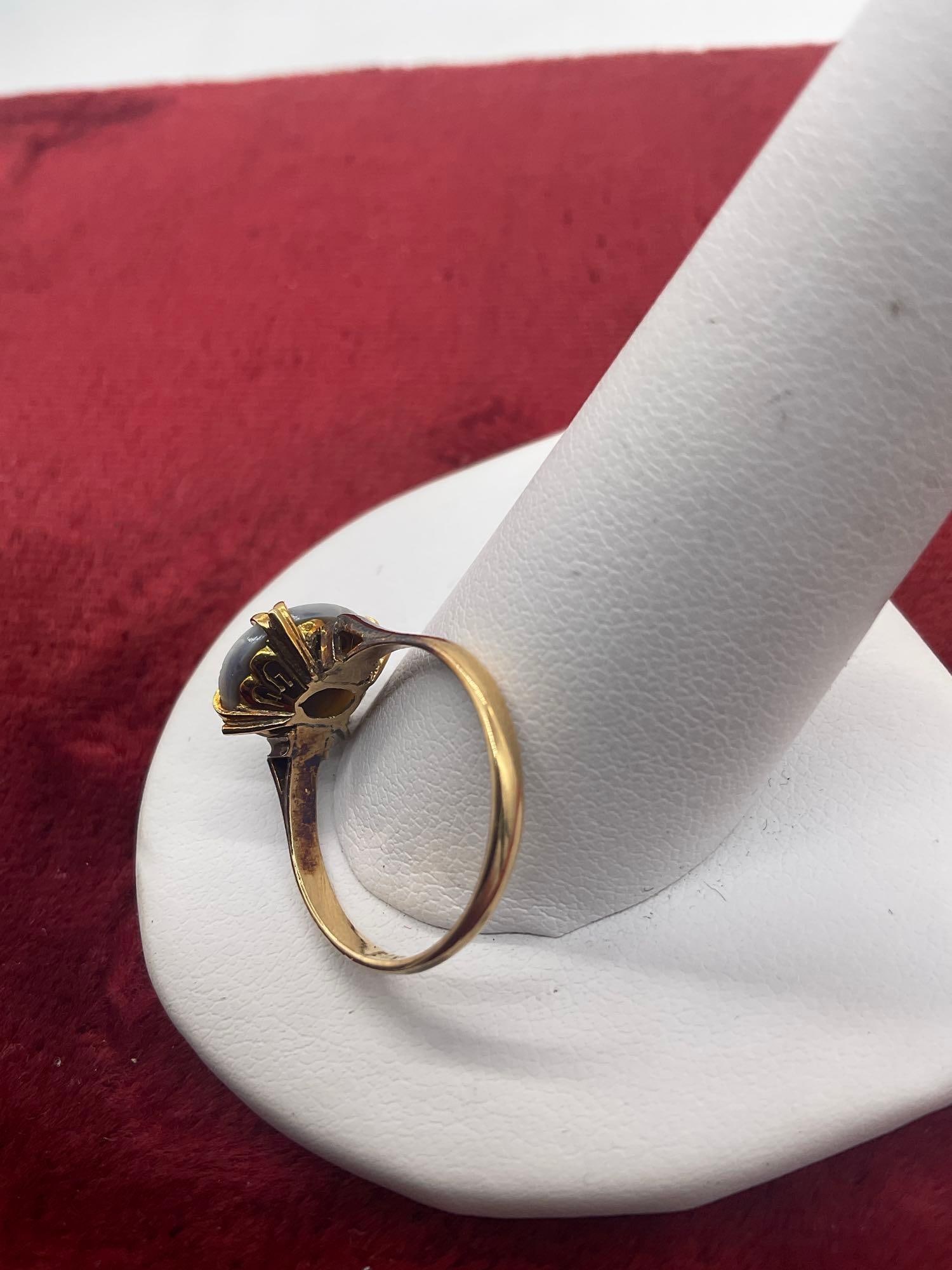 Beautiful 18K gold women's ring featuring a 1Ct + Opal cabochon sz 5.5 / 2.35 grams - 5