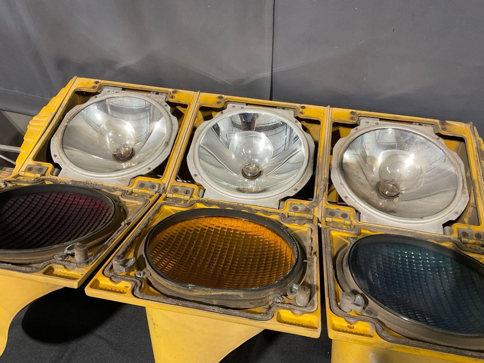 Vintage Crouse-Hinds Co Syracuse NY Traffic Light, 3 Bulb Light, 34x11x14 inches - 5
