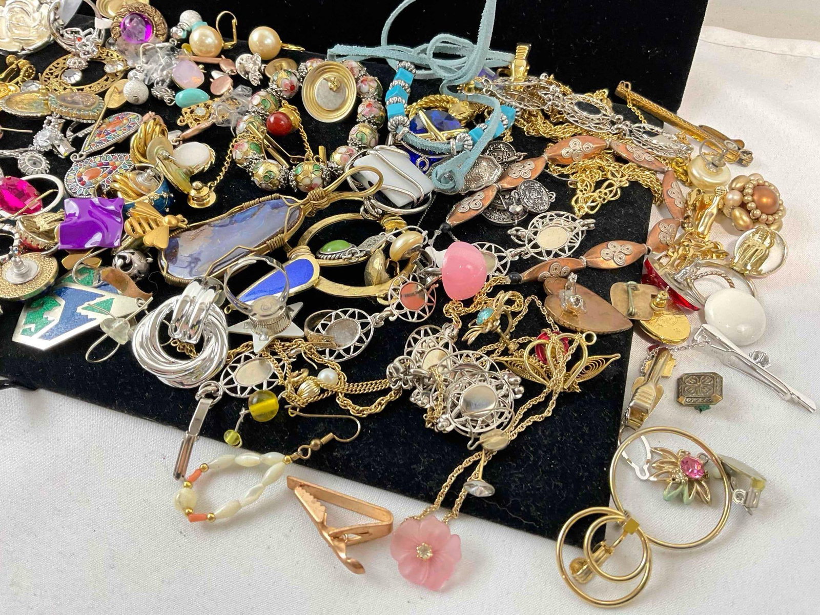 Large Uncounted Assortment of Costume Jewelry, incl. Earrings, Pins, Rings & More! See pics. - 5