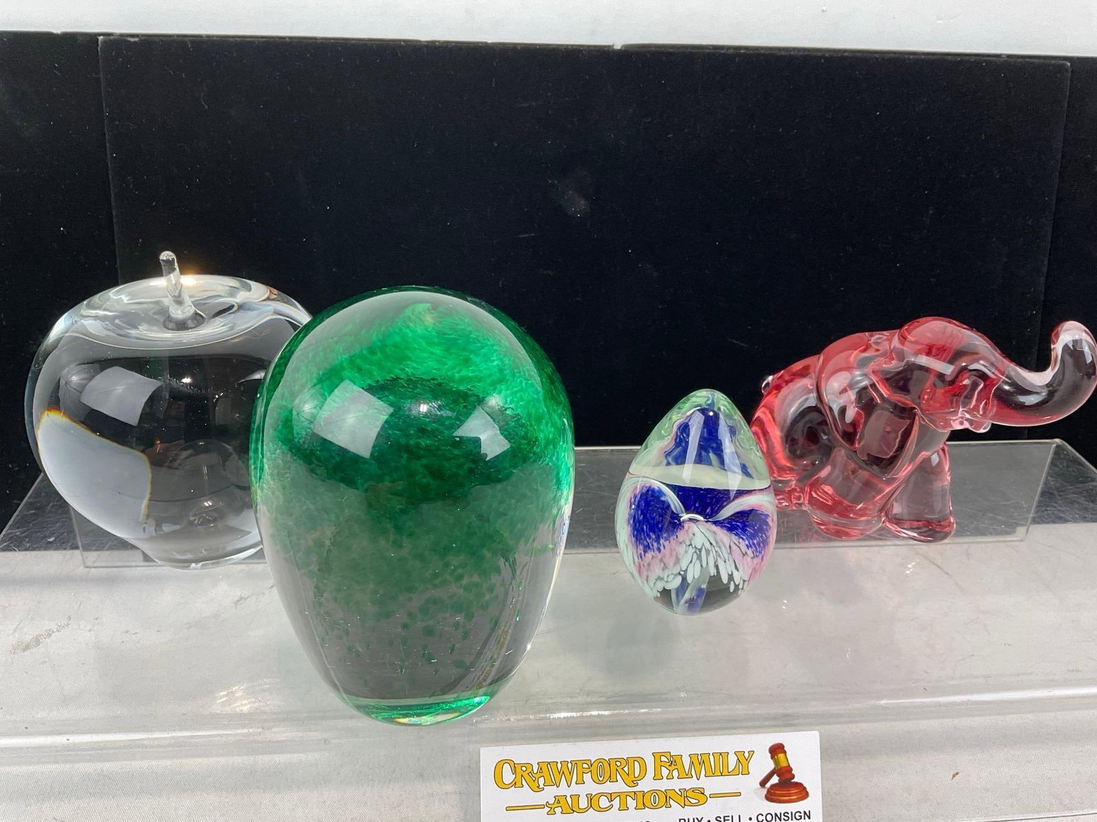 4 Art Glass pieces, Larson Crystal Apple, Green/Clear 2006 piece,Glass Eye Studio Egg, Pink Eleph... - 3