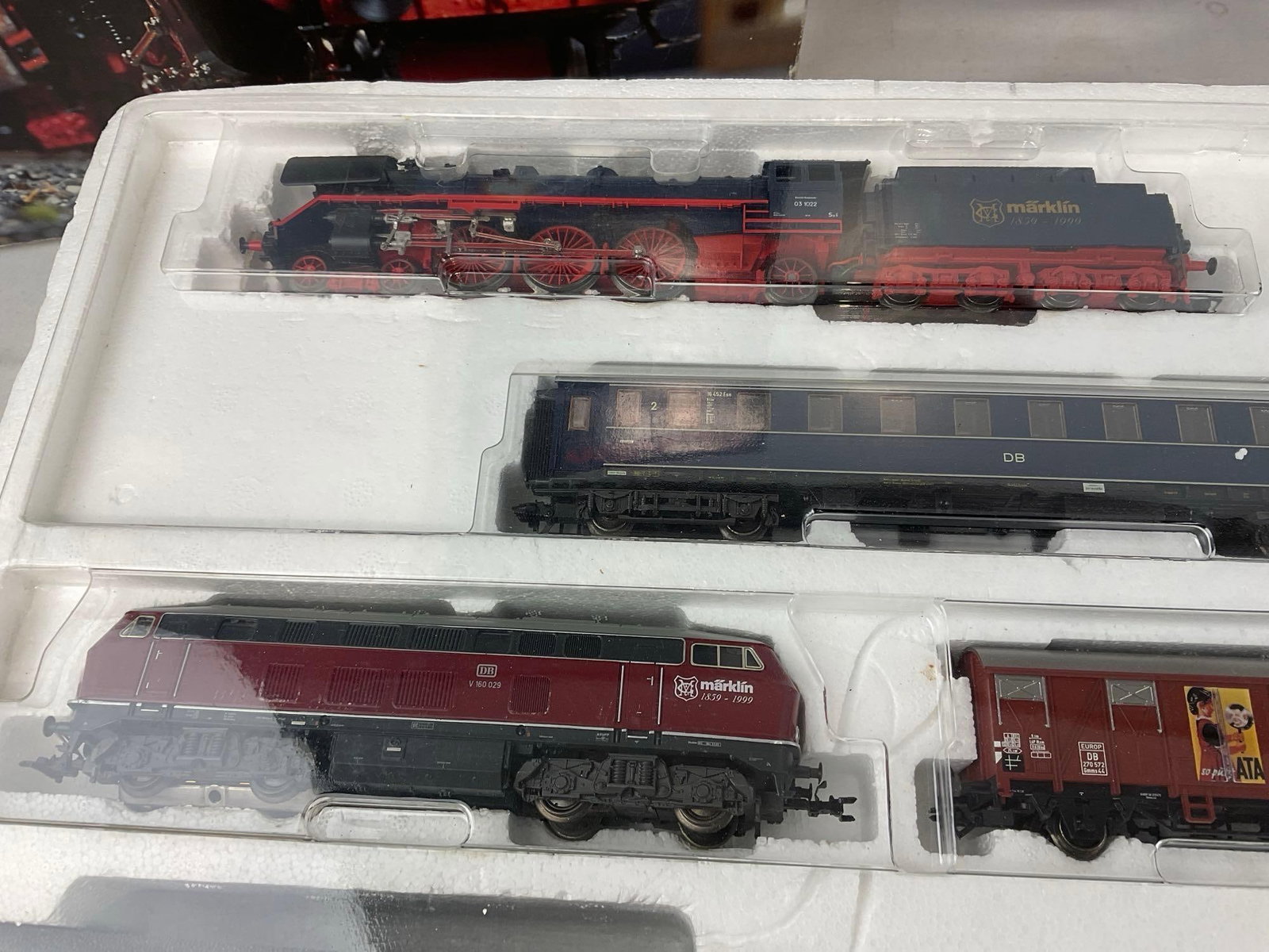 Marklin HO 29845 Premium Digital Starter Set, Double-Train, Steam & Diesel Locomotives, w/manuals - 5