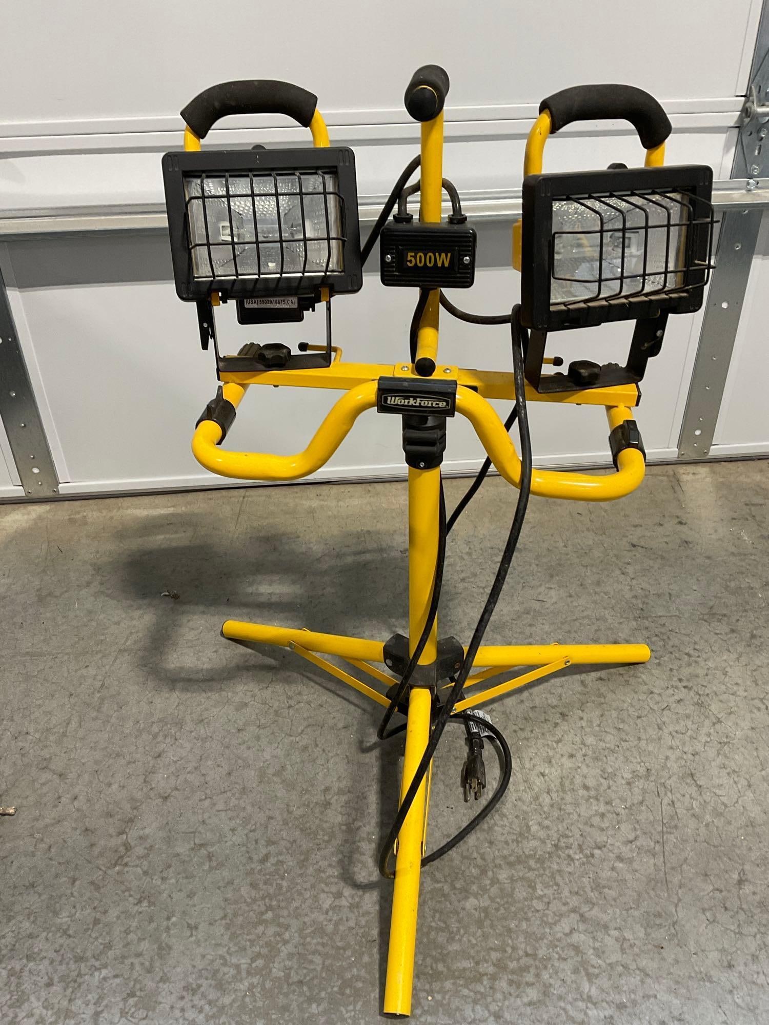 Workforce 500 Watt Twin-Head Portable Quartz Halogen Work Light w/Tripod, model 510-077: Appears to be in good shape. The piece measures approx 30h x 19w x 12d inches. See pics. E-6340 *Freight Required if shipped, Buyer Arranged/Responsibility*