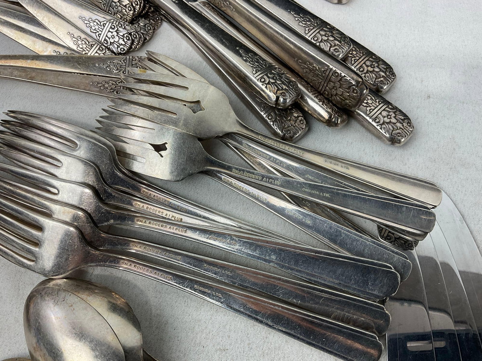 Set of Silver Plated Flatware, Early 20th Century WM A. Rodgers A1 Plus, approx 72 pieces - 7