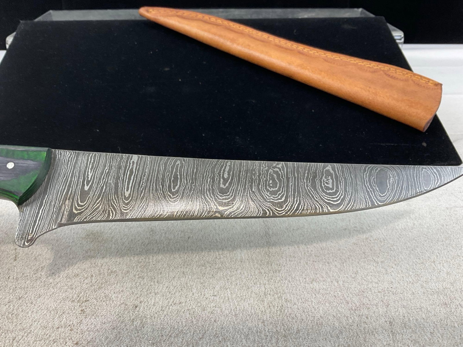 8 inch Damascus Blade Knife, w/Leather Sheath, Tinted Wood Handle, Green & White/Red - 4