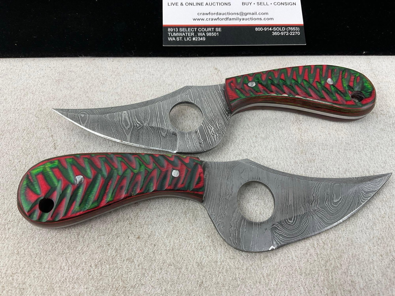 Pair of Damascus Style Blade Knives, Red/Green handles, w/leather sheaths - 2