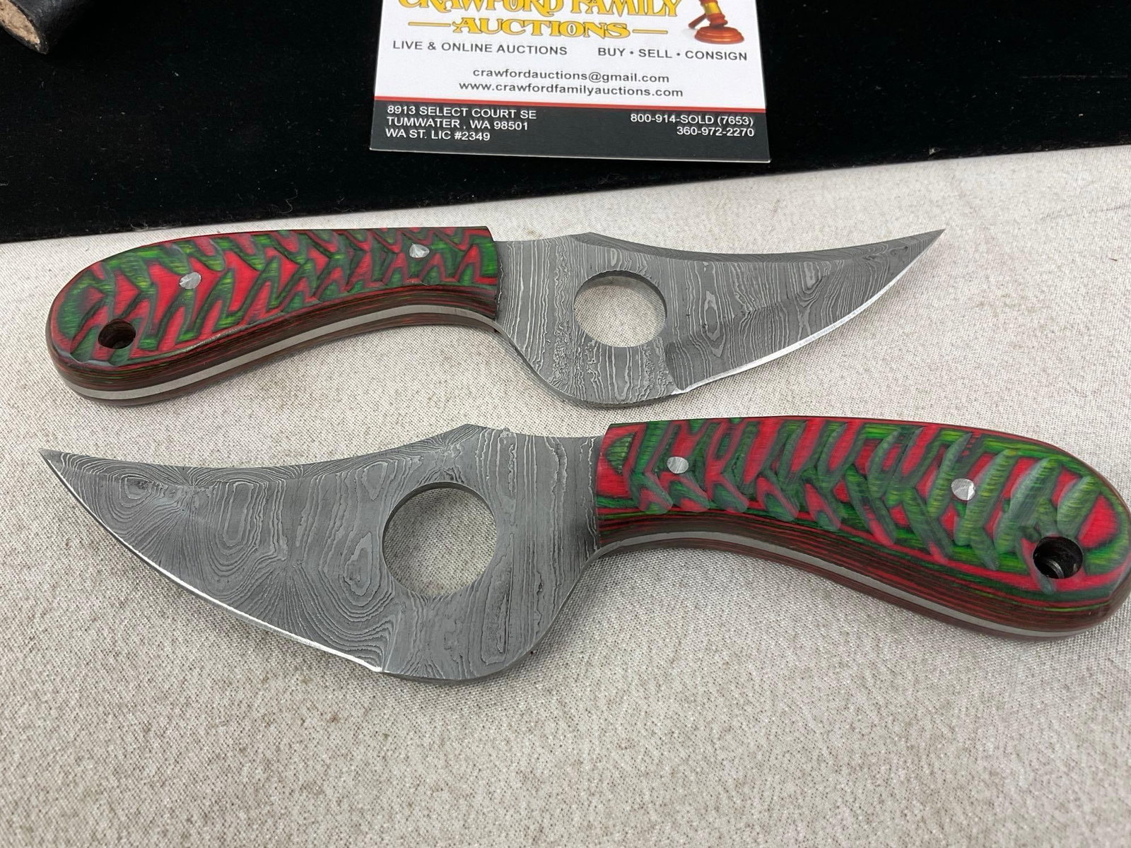 Pair of Damascus Style Blade Knives, Red/Green handles, w/leather sheaths - 3