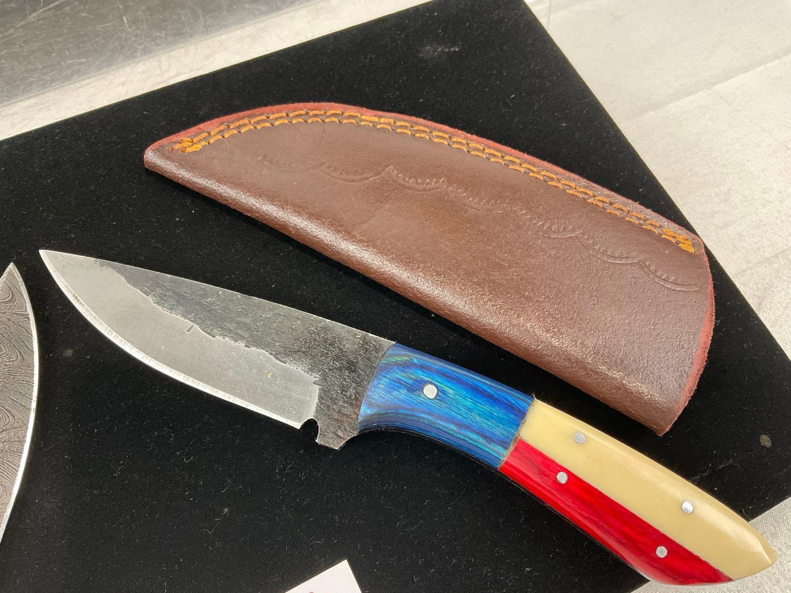 Pair of Knives, 1 Damascus style blade, w/Patriotic handles, Resin & Tinted Wood, Leather Sheaths - 3