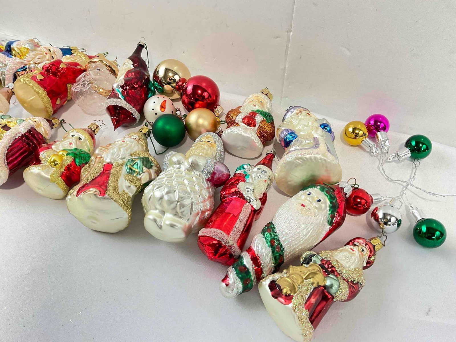 40 pcs Glass & Composite Christmas Tree Ornament Collection. Good Condition. See pics. - 4