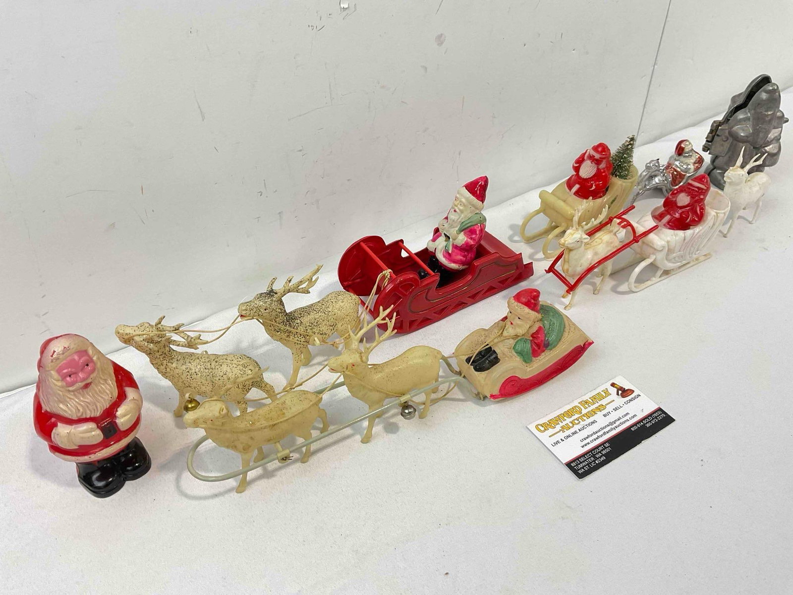 8 pcs Vintage Christmas Decoration Collection, incl. Pewter Santa Mould & Composite Reindeer. - 2