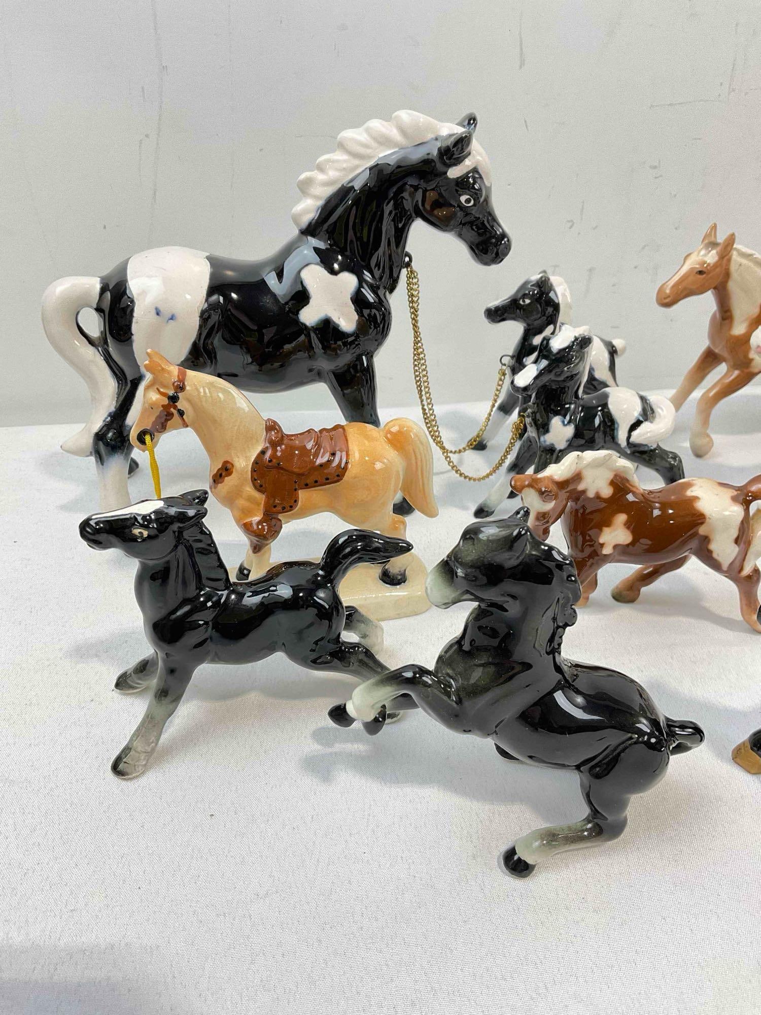 12 pcs Vintage Ceramic Horse Figurines. Paints, Circus Horses, And More! Good Condition. See pics. - 4