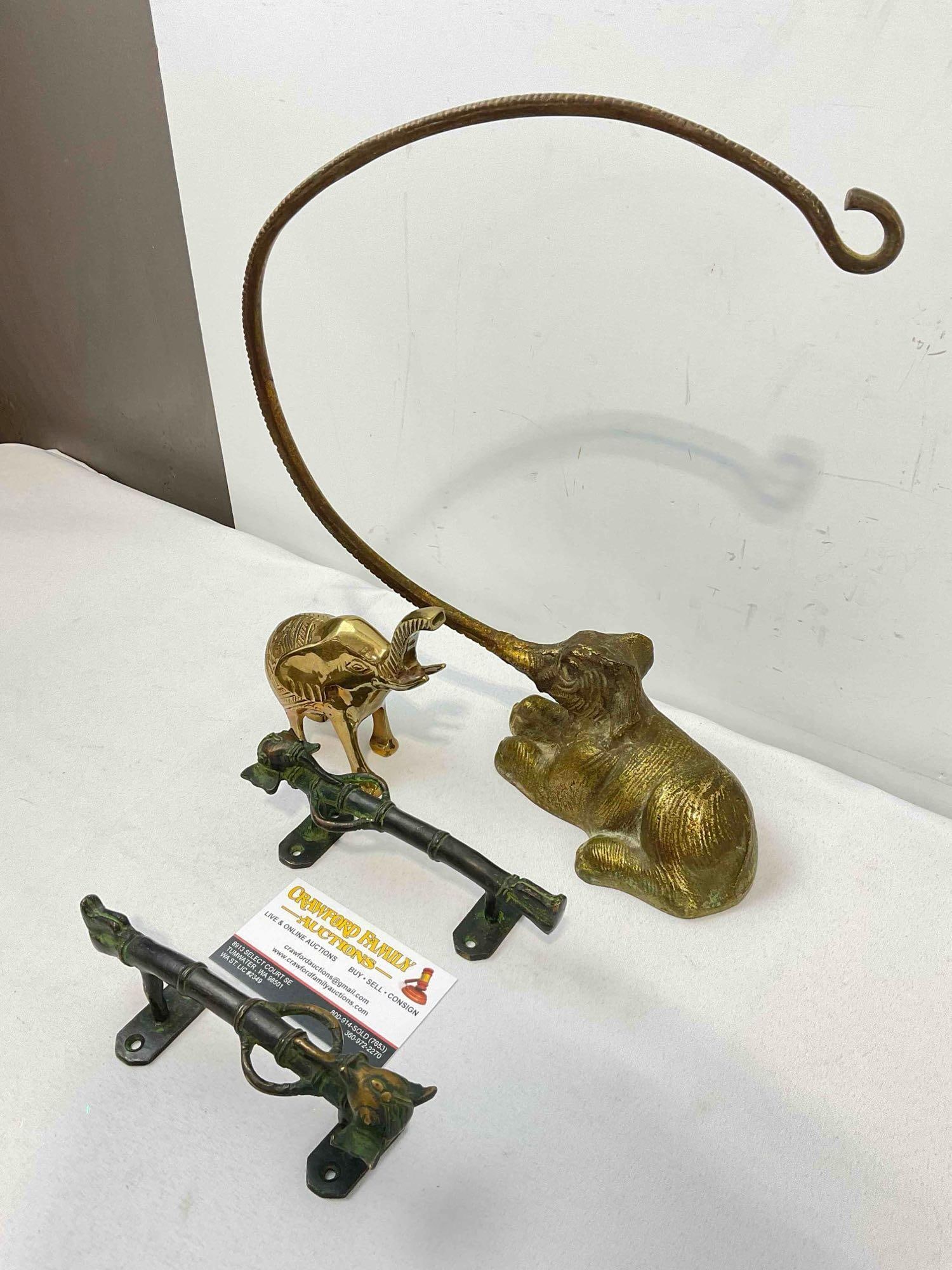 4 pcs Vintage Brass Elephant Decor, incl. Planter Hanger, Figurine & 2x Drawer Pulls. See pics. - 2