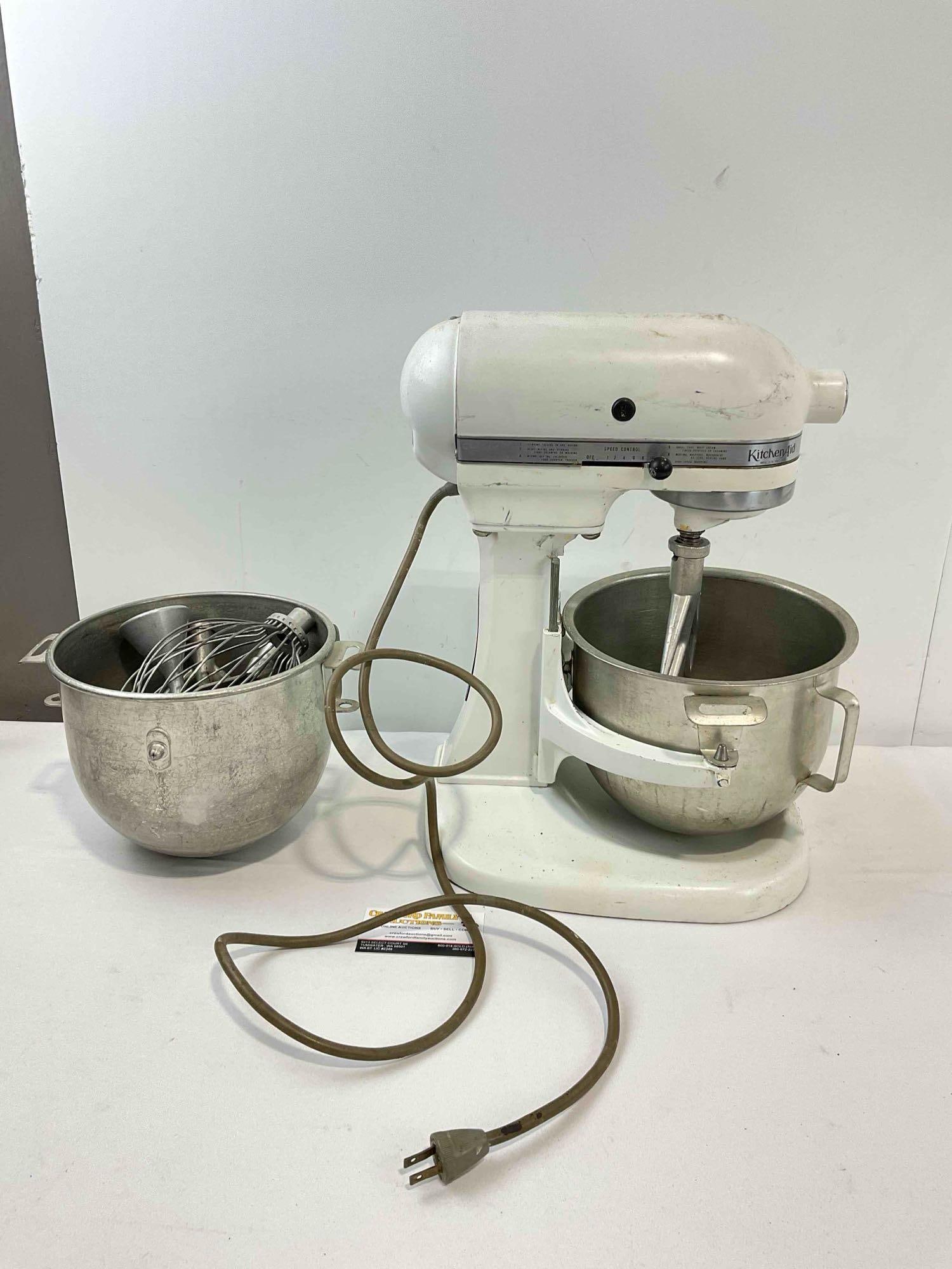 Vintage KitchenAid White 10 Speed Stand Mixer Model K5-A w/ Attachments. Tested, Works. - 8