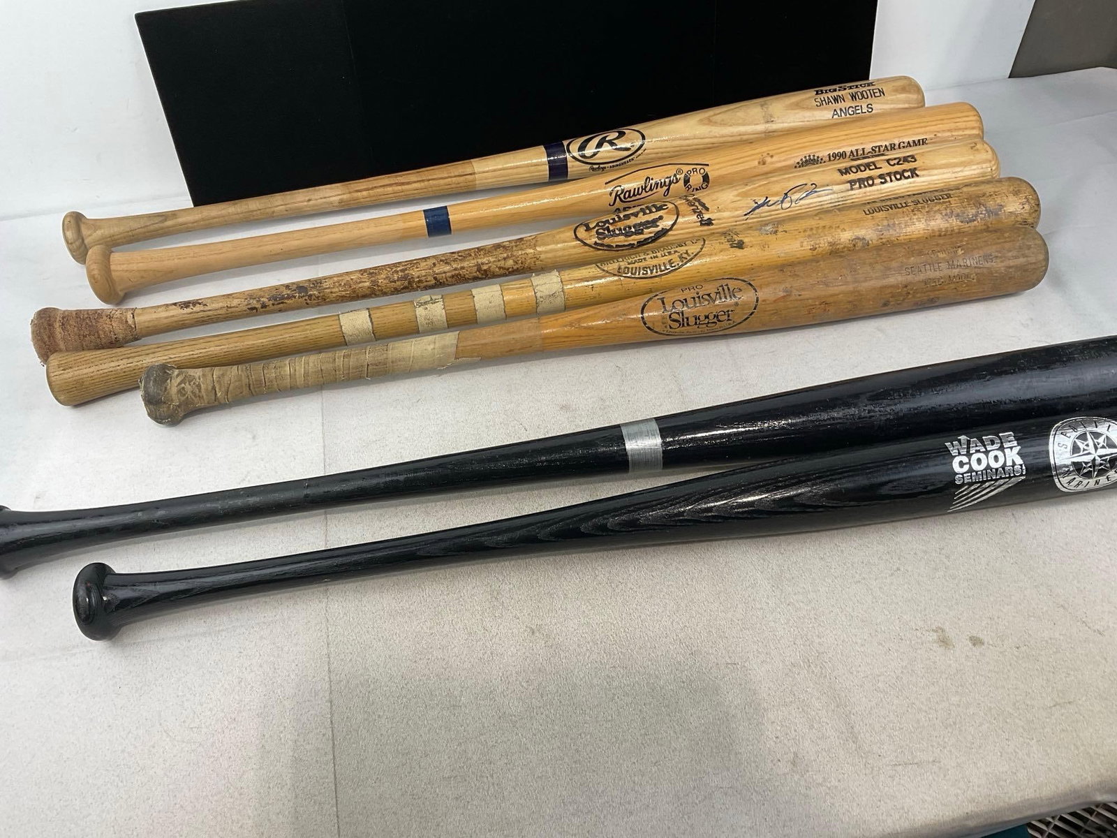 7 Baseball Bats, Rawlings & Louisville Slugger, a few have cracks from use - 3