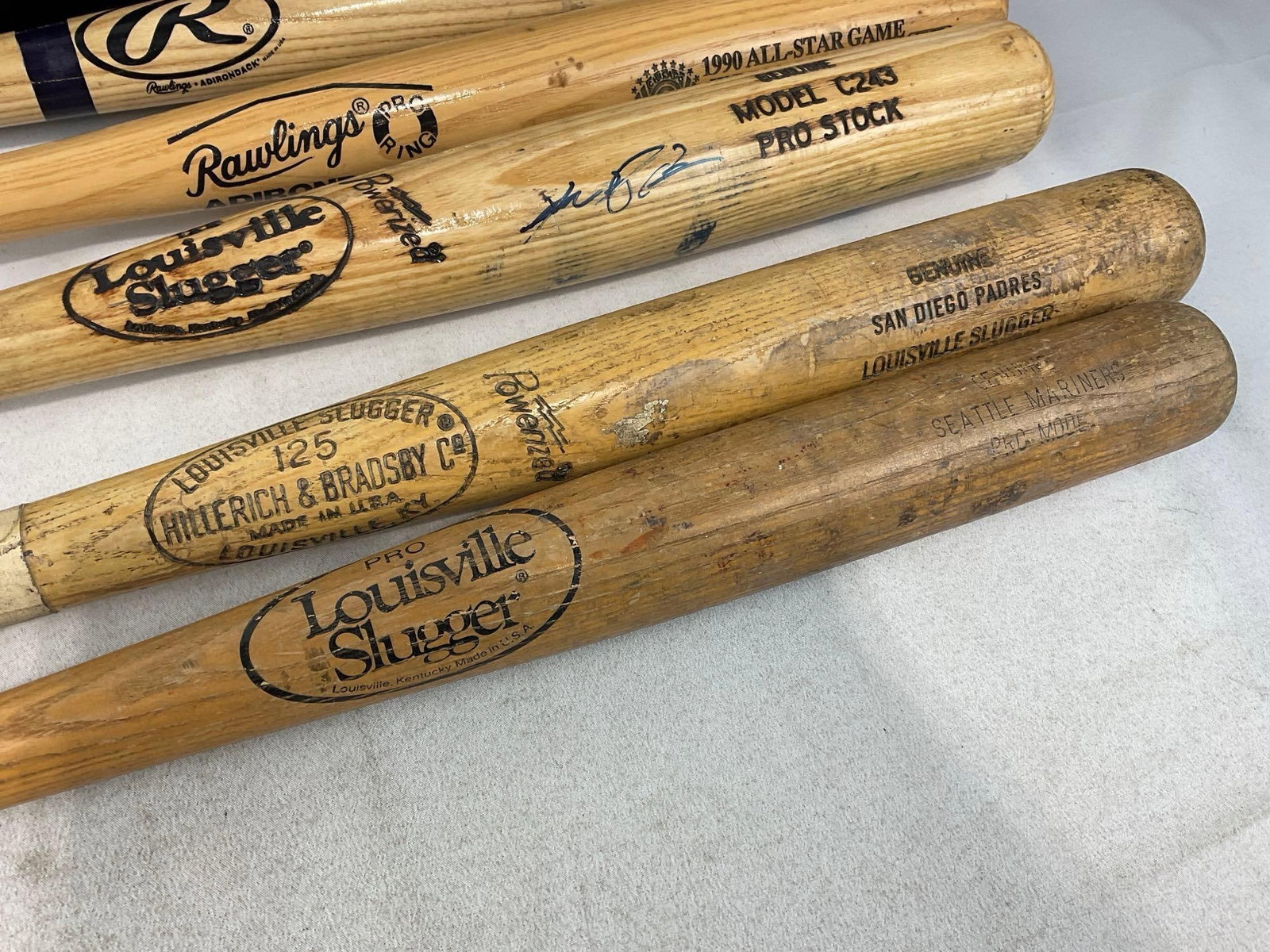 7 Baseball Bats, Rawlings & Louisville Slugger, a few have cracks from use - 4