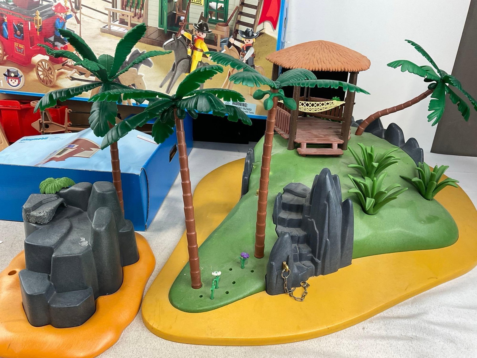 Playmobil Sheriffs Office 4431 set w/stagecoach & more, + Island Set w/small piece - 2