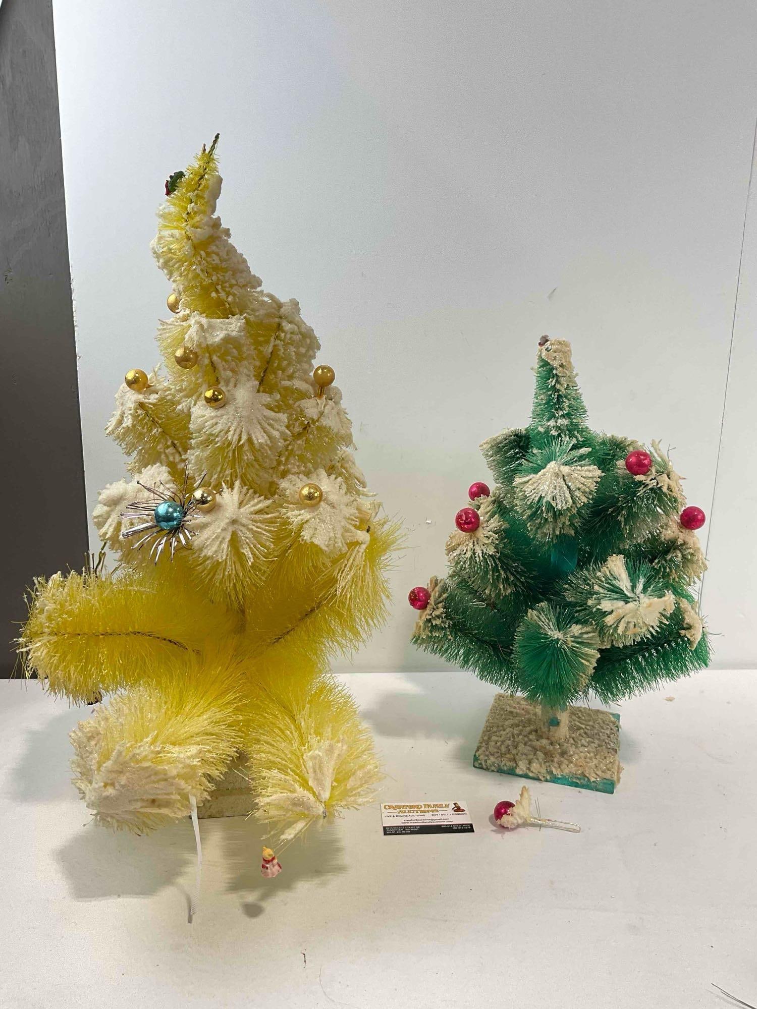 2 pcs Vintage Handmade Pipe Cleaner Decorative Christmas Trees, Green & Yellow. As Is. See pics. - 4
