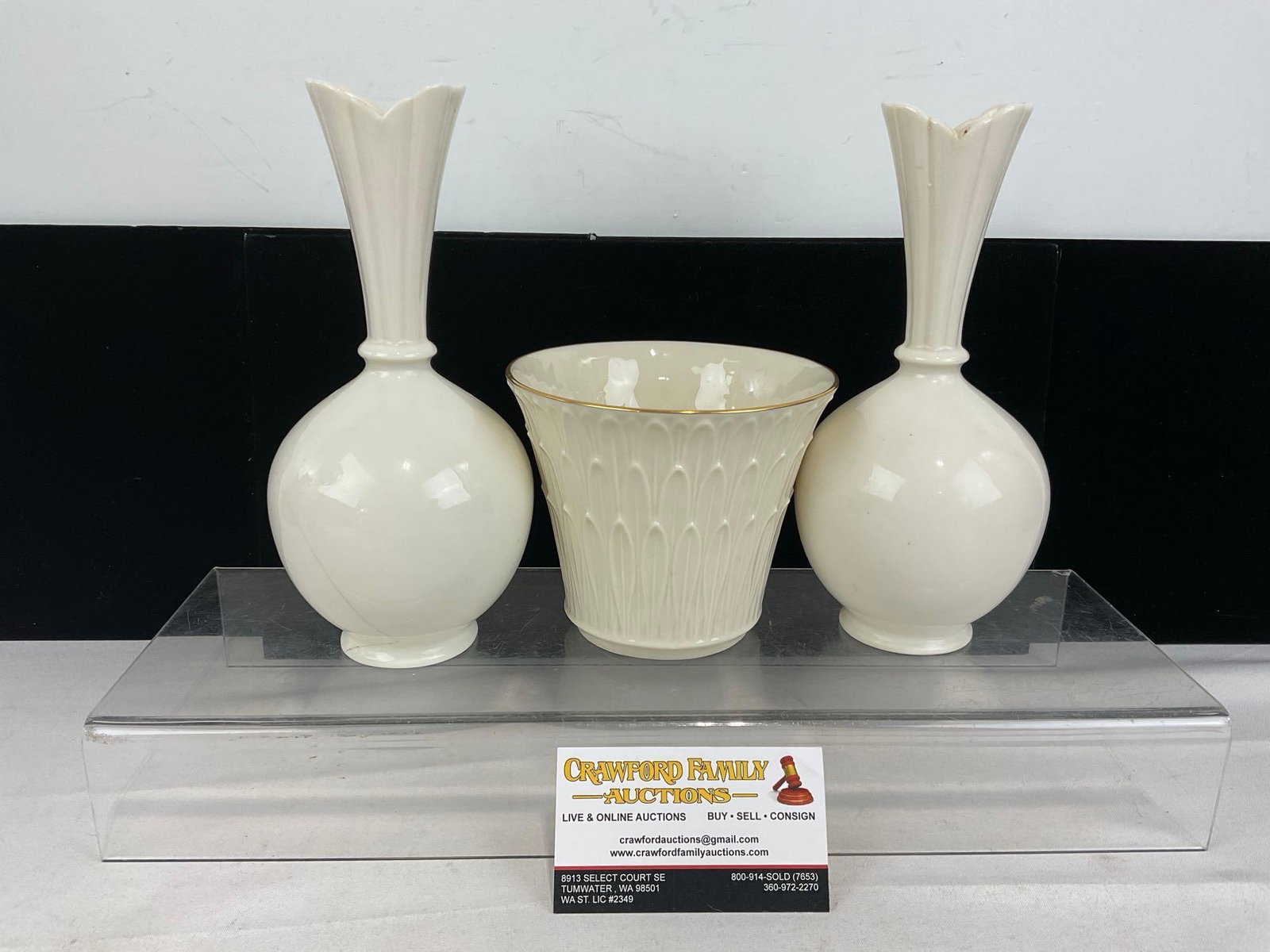3 Lenox Vases, 2x Deco-Style Bud Vases, & Cranford Fine China Vase: Appears to be in good shape. The piece measures approx 10h x 9w x 6d inches. See pics. E-6260