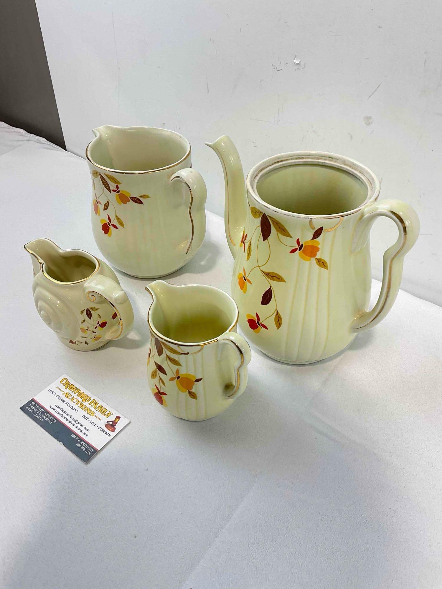 4 pcs Vintage Hall Ceramics in Autumn Leaf Pattern, incl. 2x Creamers, 1x Pitcher & 1x Teapot. - 2
