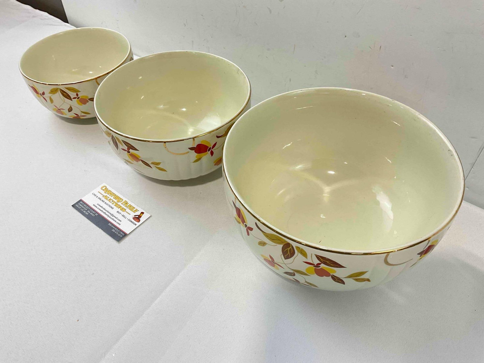 3 pcs Vintage Hall China Ceramic Mixing Bowls in Autumn Leaf Pattern. Good Condition. See pics. - 2