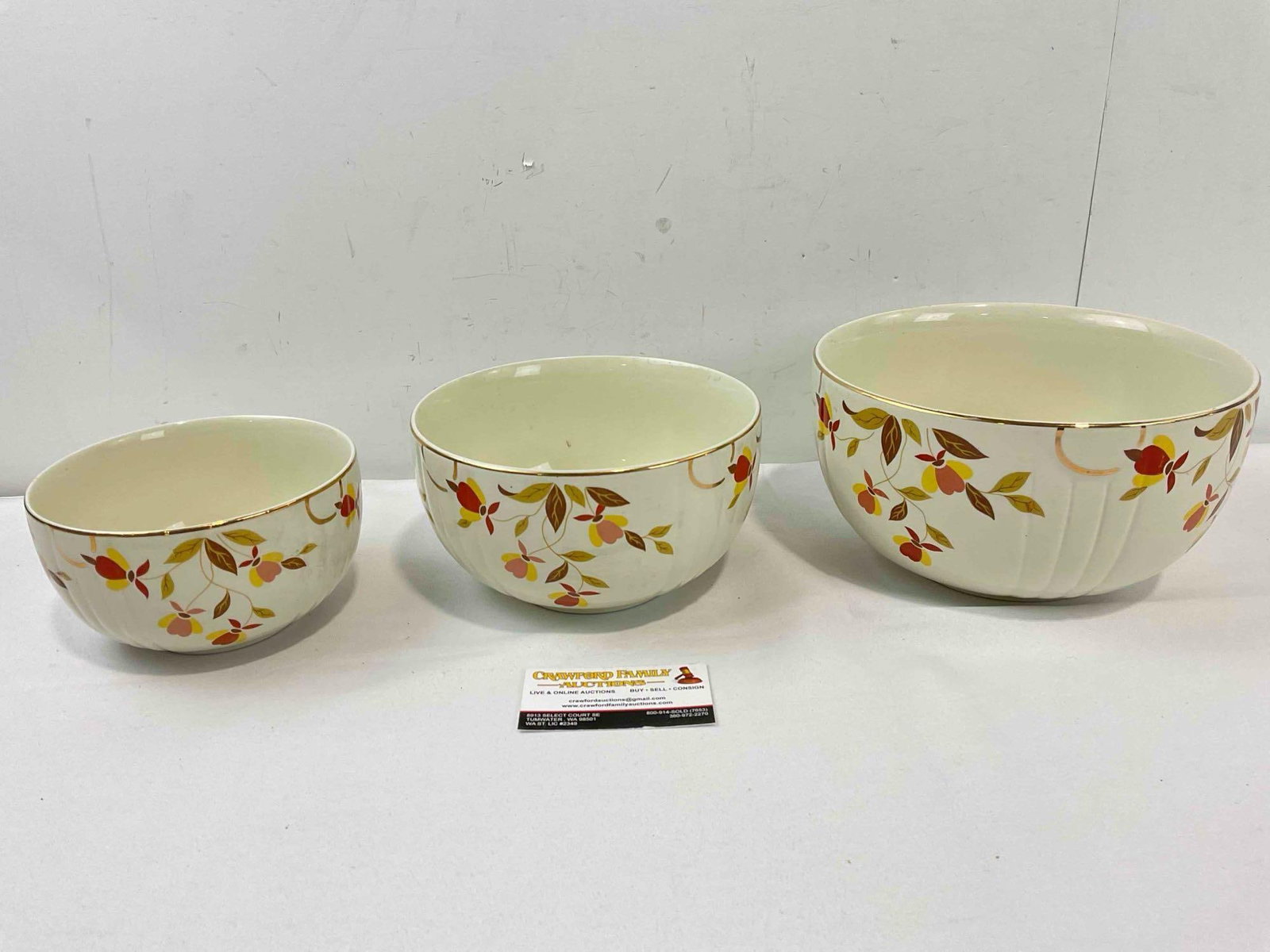 3 pcs Vintage Hall China Ceramic Mixing Bowls in Autumn Leaf Pattern. Good Condition. See pics. - 4