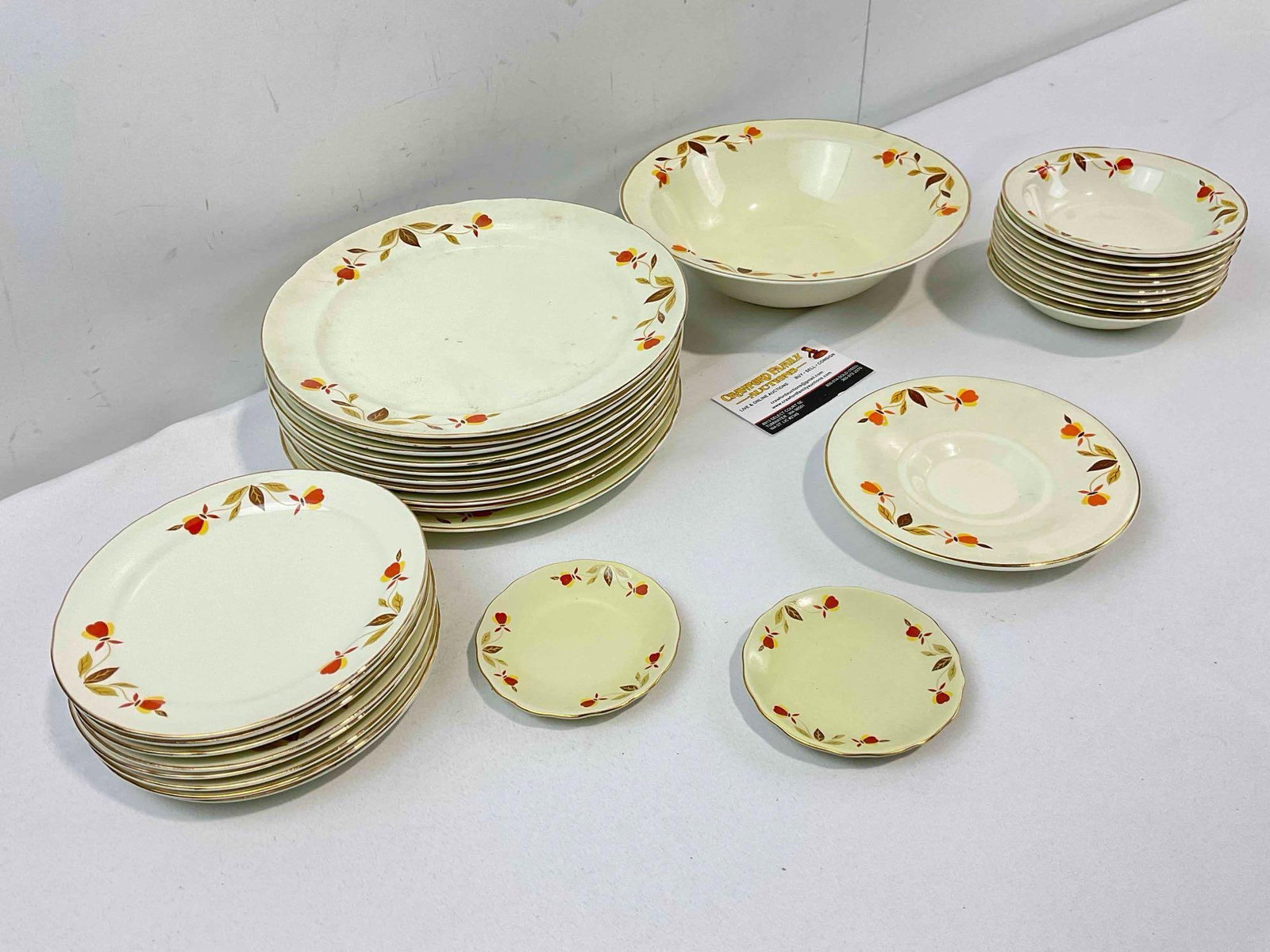 30 pcs Ceramic Dishes w/ Hall's Autumn Leaf Pattern, 28x Hall & 2x China Specialties. See pics. - 3
