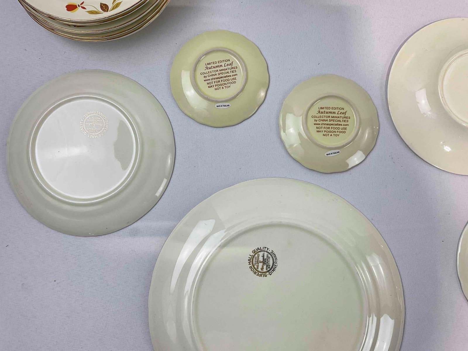 30 pcs Ceramic Dishes w/ Hall's Autumn Leaf Pattern, 28x Hall & 2x China Specialties. See pics. - 6