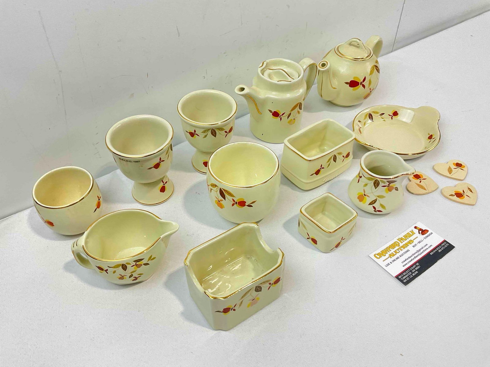 15 pcs Hall China's Autumn Leaf Design Assortment, 12x Ceramic & 3x Wood. Good Condition. - 2