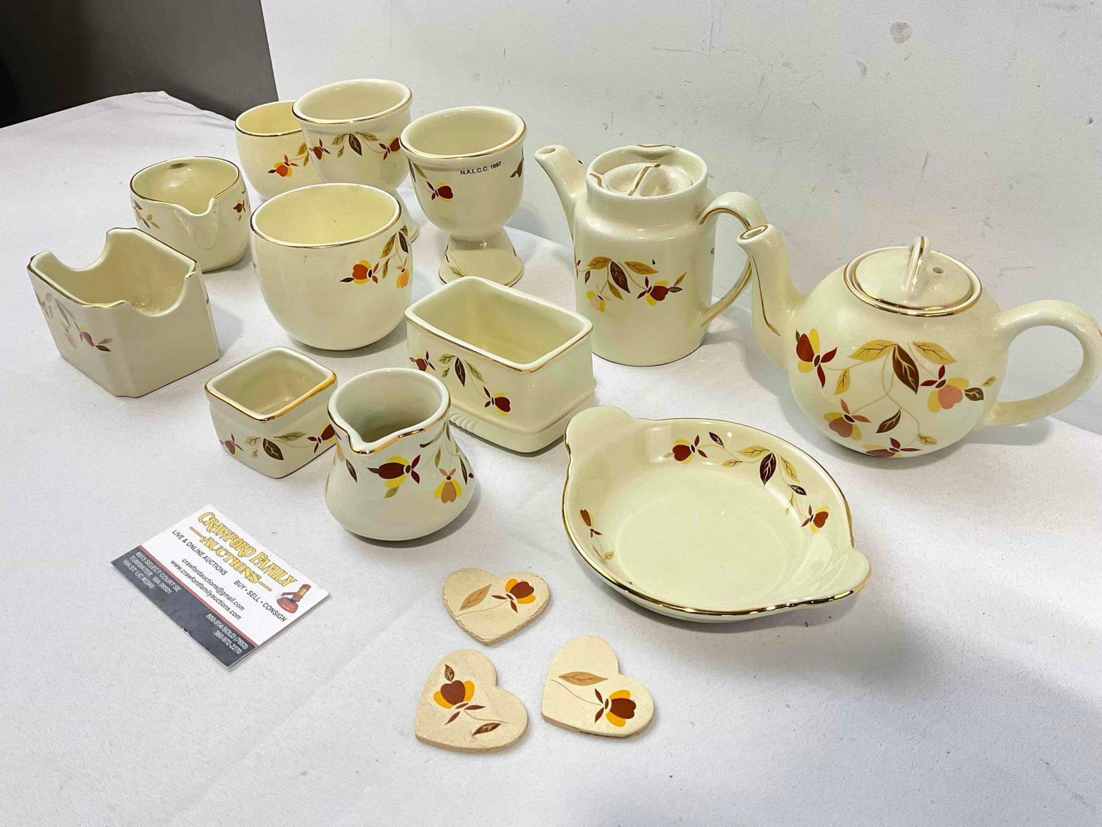 15 pcs Hall China's Autumn Leaf Design Assortment, 12x Ceramic & 3x Wood. Good Condition. - 3