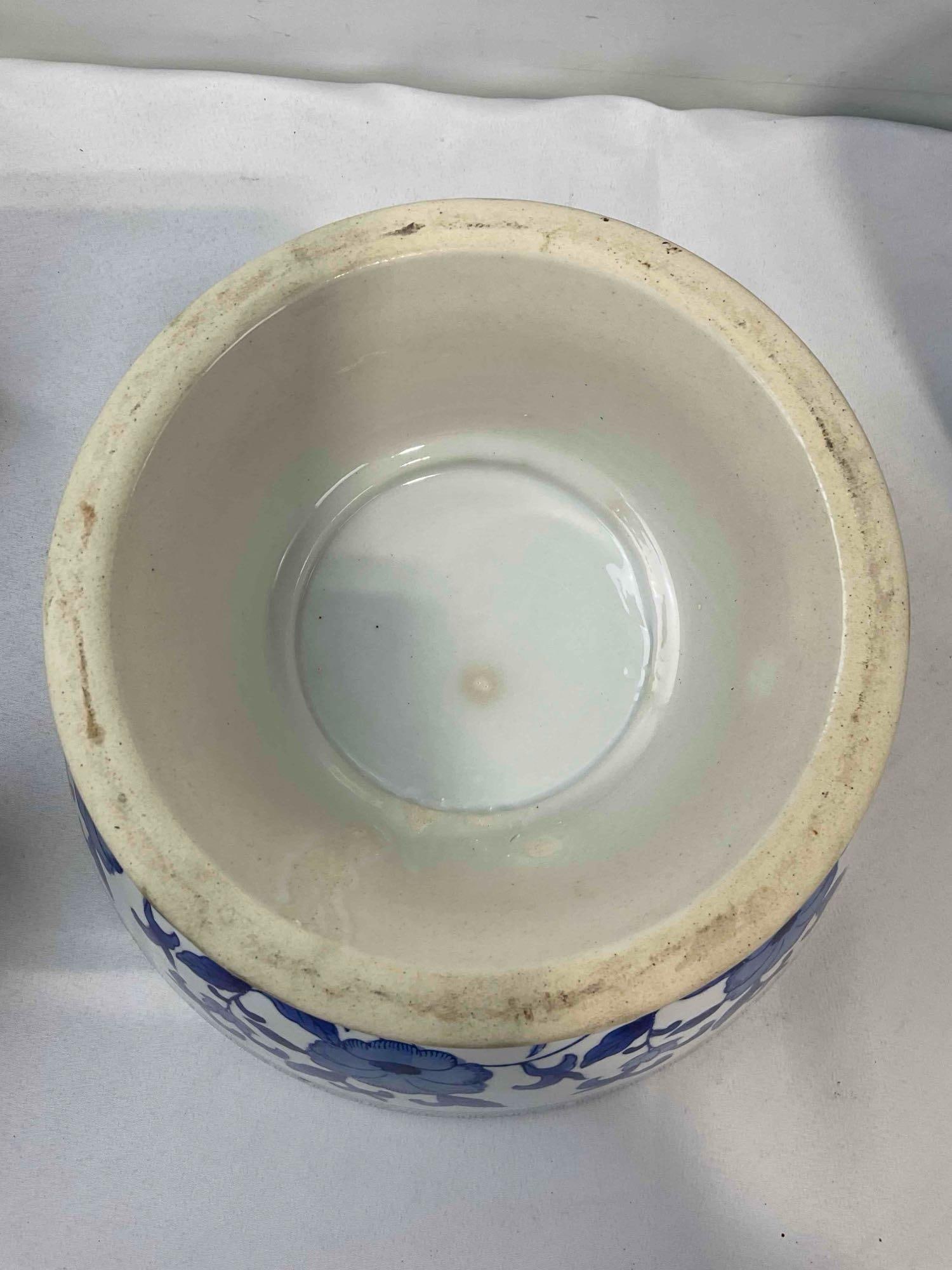3 pcs Asian Style Decorative Ceramic Assortment, incl. Vase, Bowl, Figural Candle Holder. See pics. - 6