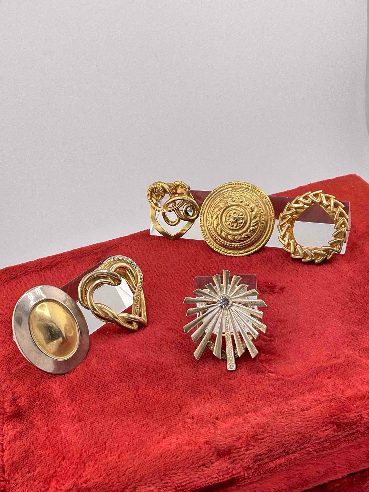 Selection of 6 Vintage Gold and silver toned scarf clips featuring Various designs - 2