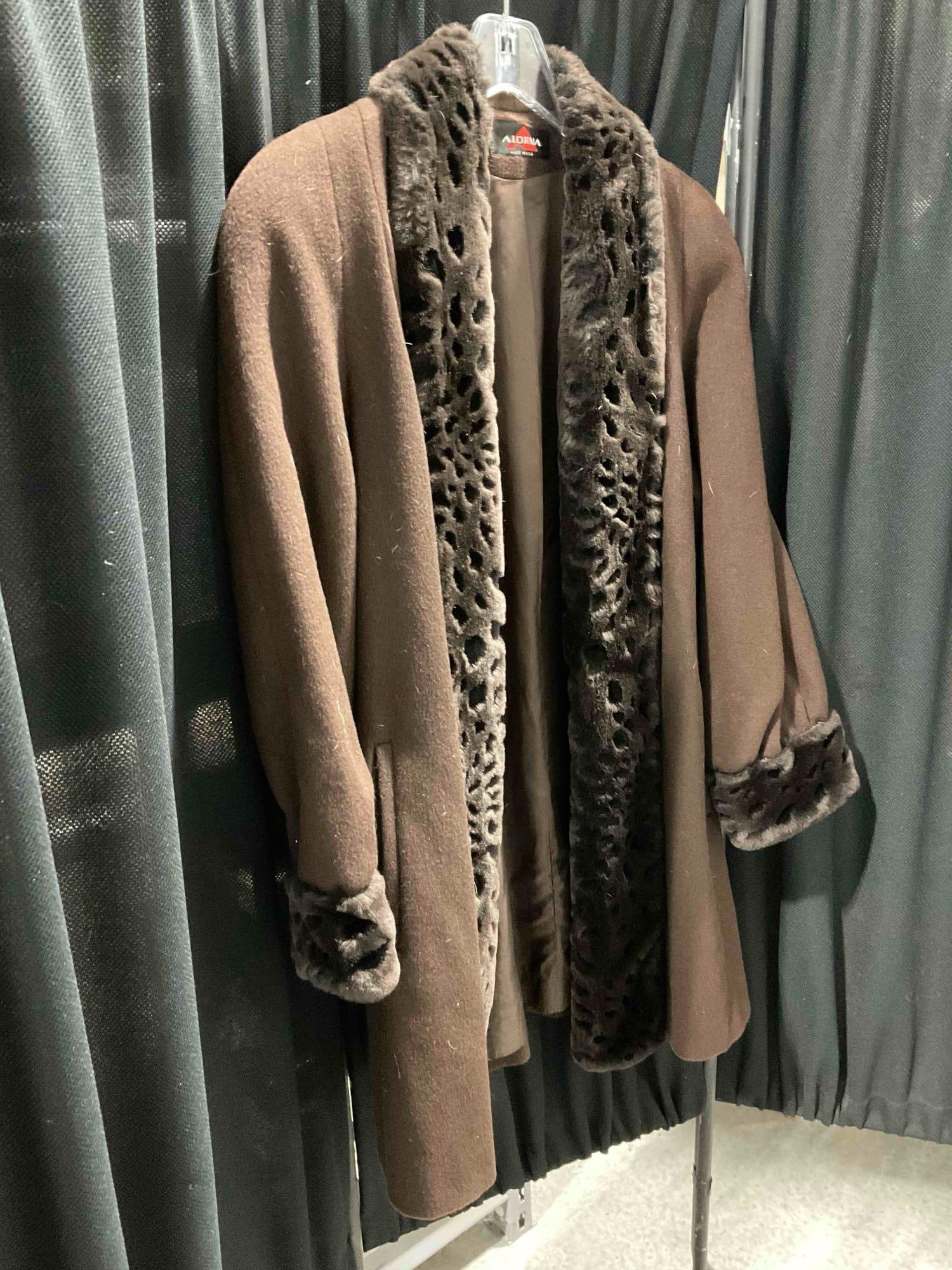 Vintage Alorna Brown Wool Blend Women's Coat w/ Faux Fur Accents. Good Condition. See pics. - 2