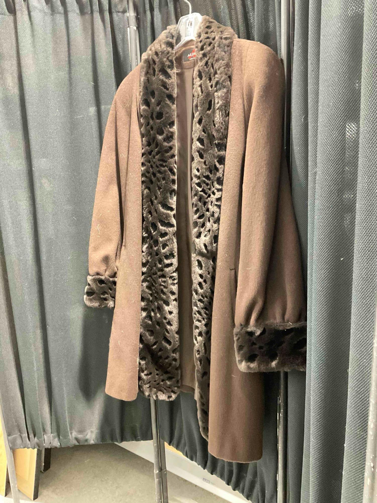 Vintage Alorna Brown Wool Blend Women's Coat w/ Faux Fur Accents. Good Condition. See pics. - 3