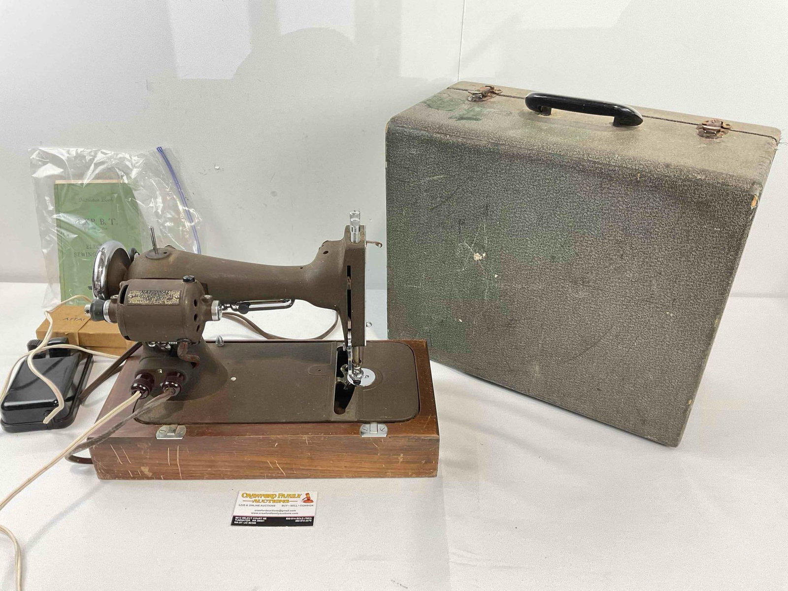 Vintage Eldredge "E" Electric Sewing Machine w/ Case & Attachments. Tested, Works. See pics. - 6