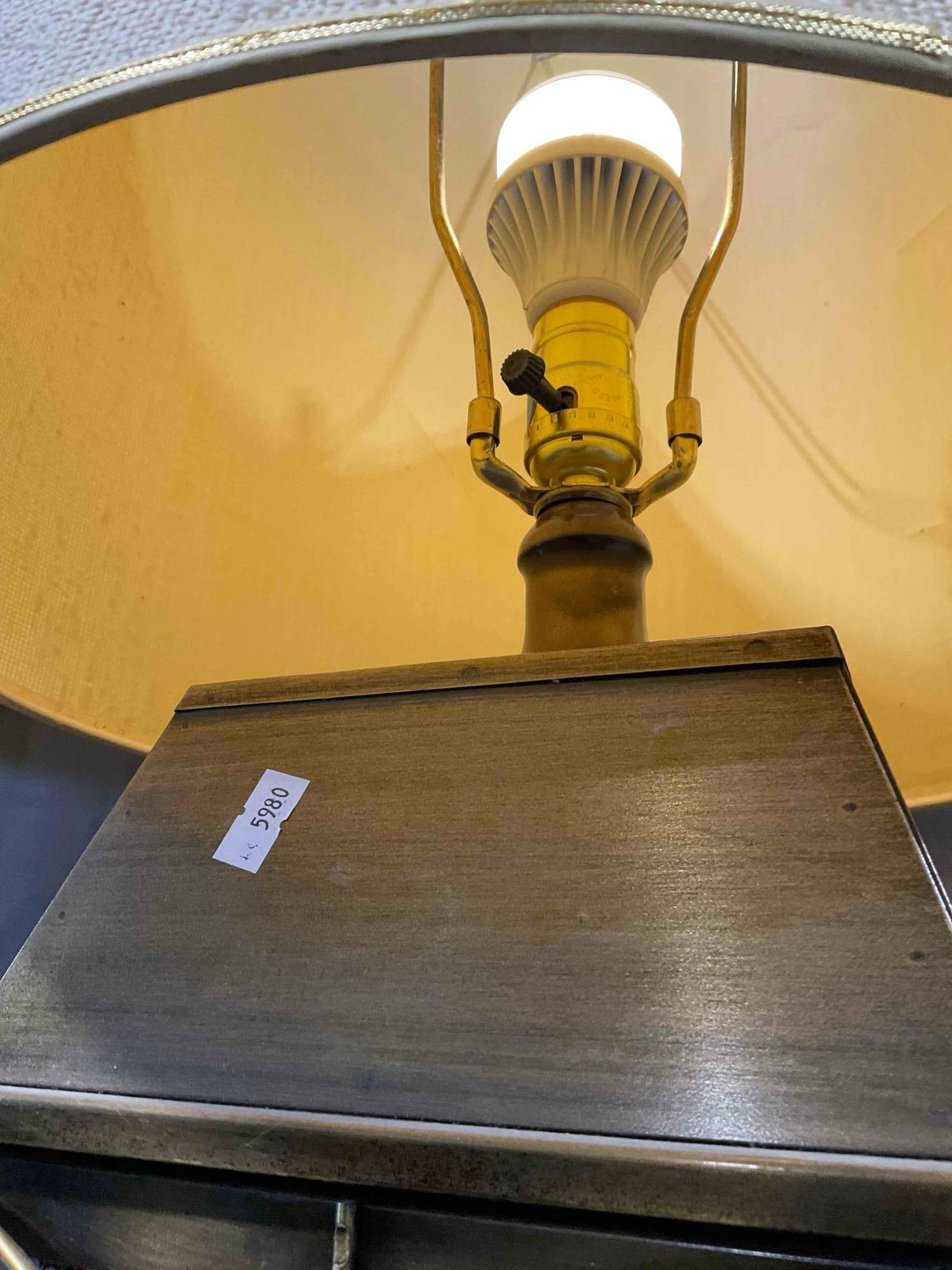 2 pcs Vintage Brass Toned Metal Lantern Style Table Lamps w/ Fabric Shades. Tested, Work. - 5