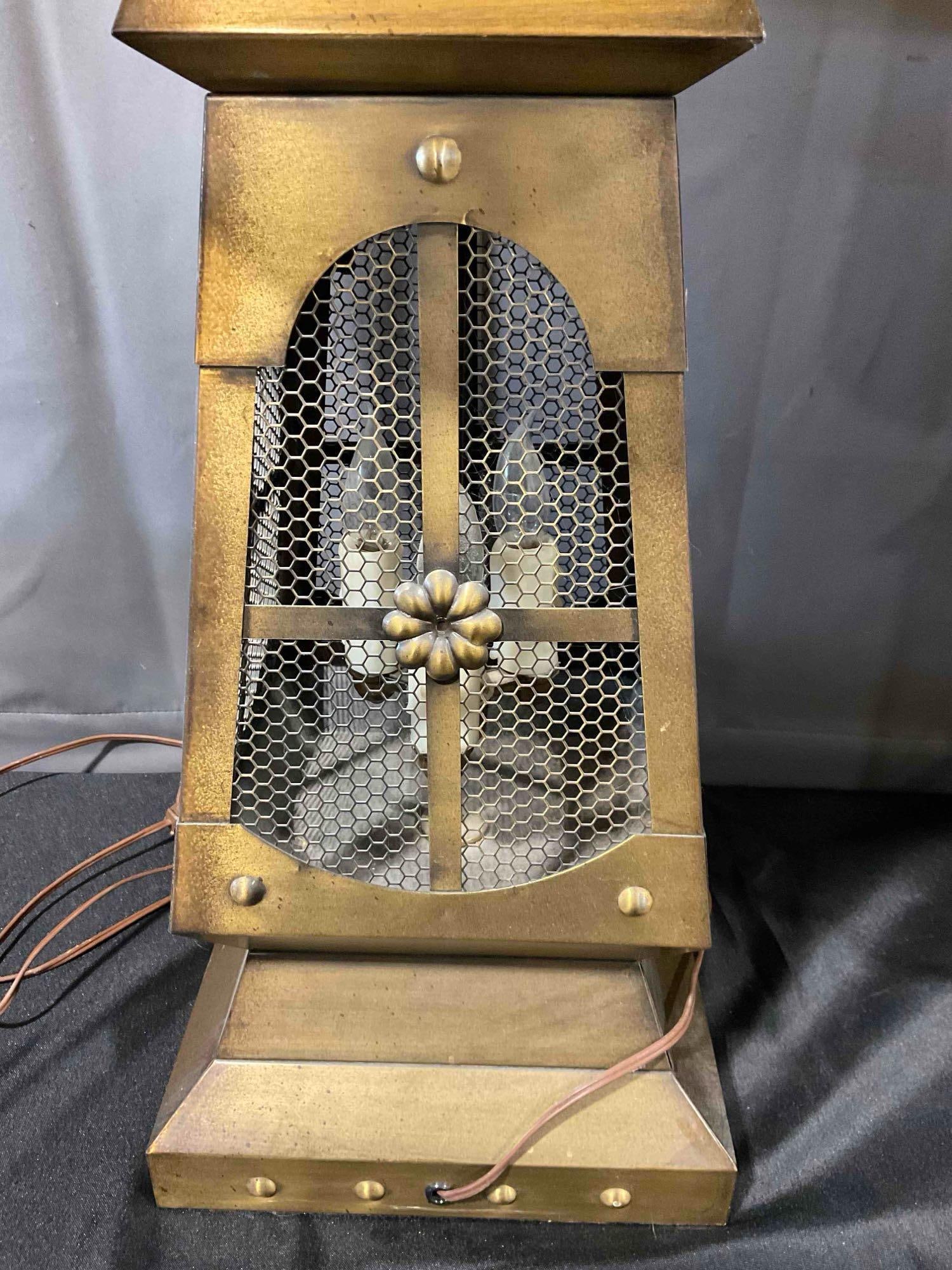 2 pcs Vintage Brass Toned Metal Lantern Style Table Lamps w/ Fabric Shades. Tested, Work. - 9