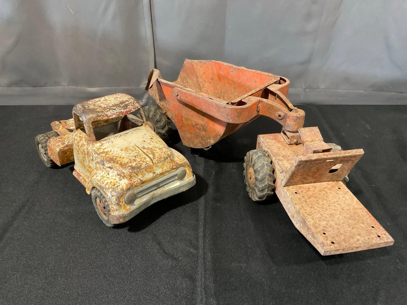 Vintage Pressed Metal Semi Truck Cab & Structo? Articulated Dump Rocker Toy, oxidized finish: Appears to be in fair to good shape, finish has oxidized on both pieces, shows rust. The piece measures approx 9h x 16w x 10d inches. See pics. E-6300