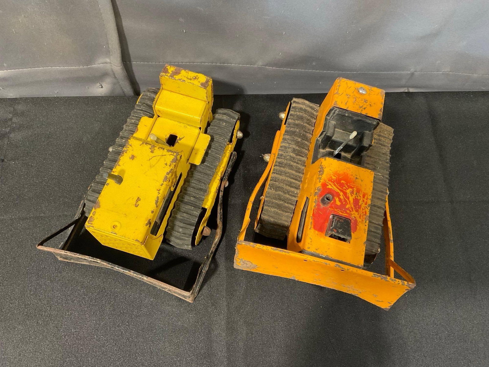 Pair of Pressed Steel Tonka Bulldozers, 50s-60s piece & T-6 Tracked Bulldozer from mid-1970s - 2