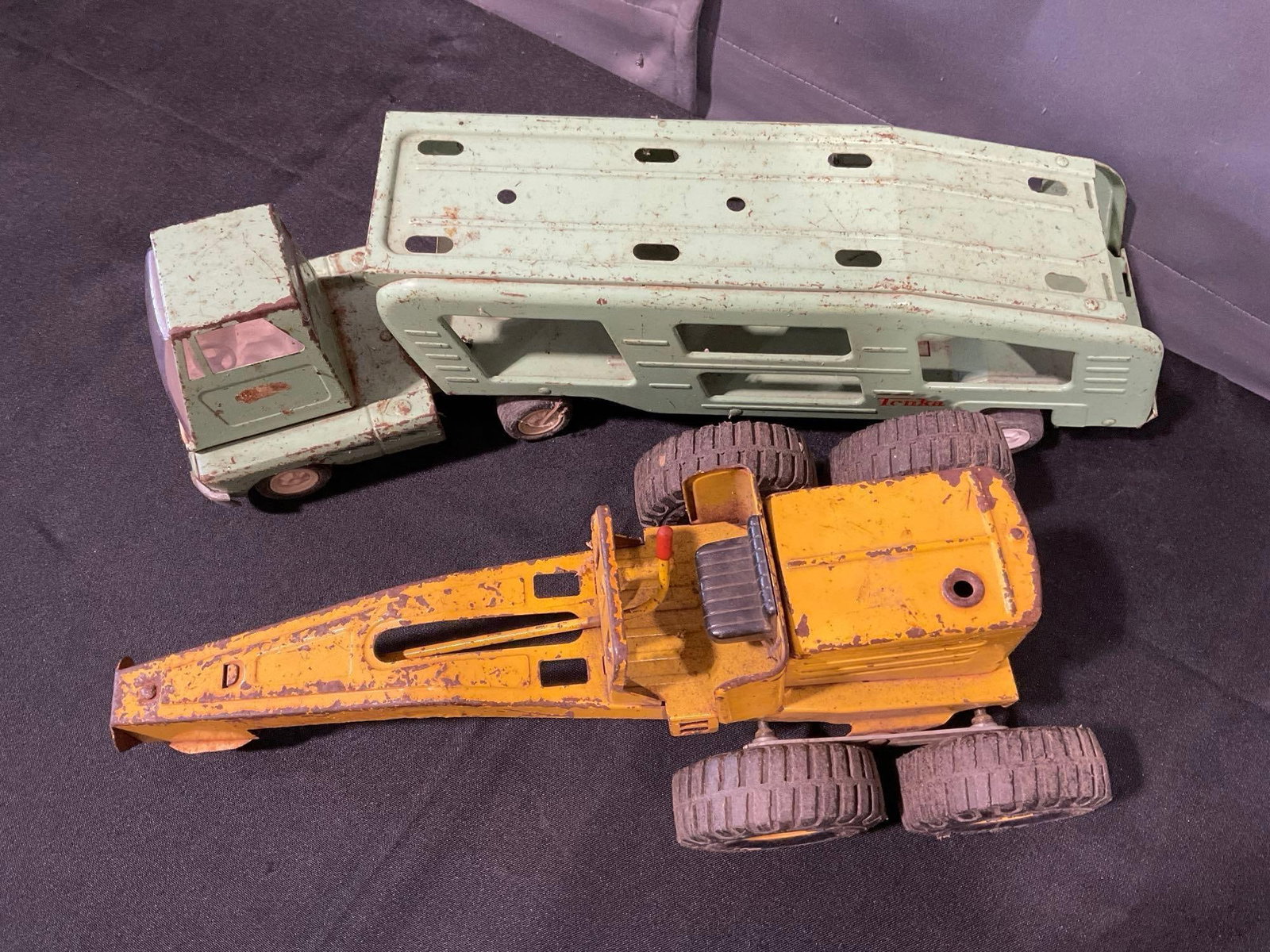 Vintage Pressed-Steel Green Tonka Car Carrier/Hauler no.96, & Nylint Grader Toy, missing front end - 2