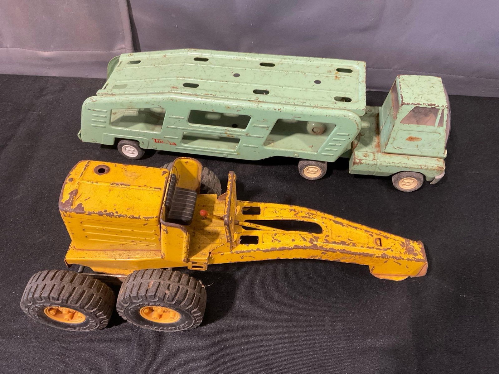 Vintage Pressed-Steel Green Tonka Car Carrier/Hauler no.96, & Nylint Grader Toy, missing front end - 3