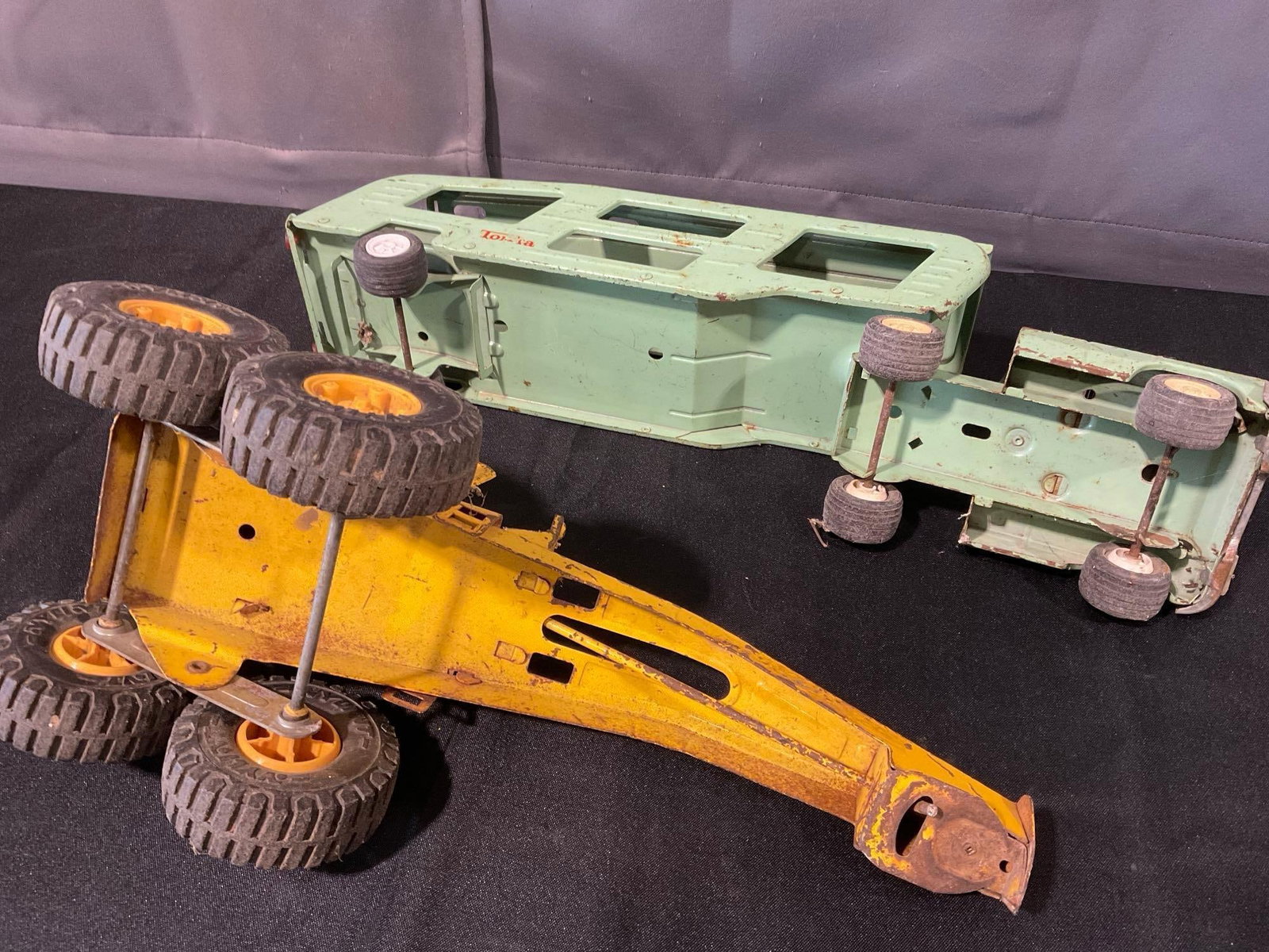 Vintage Pressed-Steel Green Tonka Car Carrier/Hauler no.96, & Nylint Grader Toy, missing front end - 4