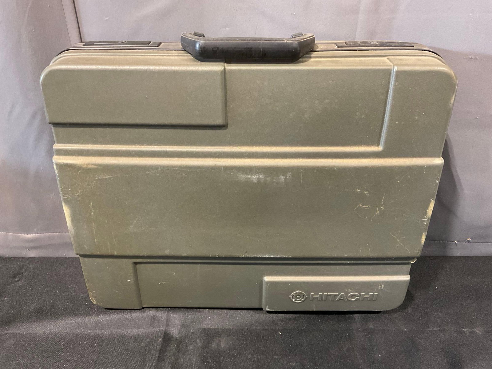Vintage Hitachi VHS Shoulder Analog Camcorder Model VM-3150A w/Case, Straight to tape, 16x19 inches - 10
