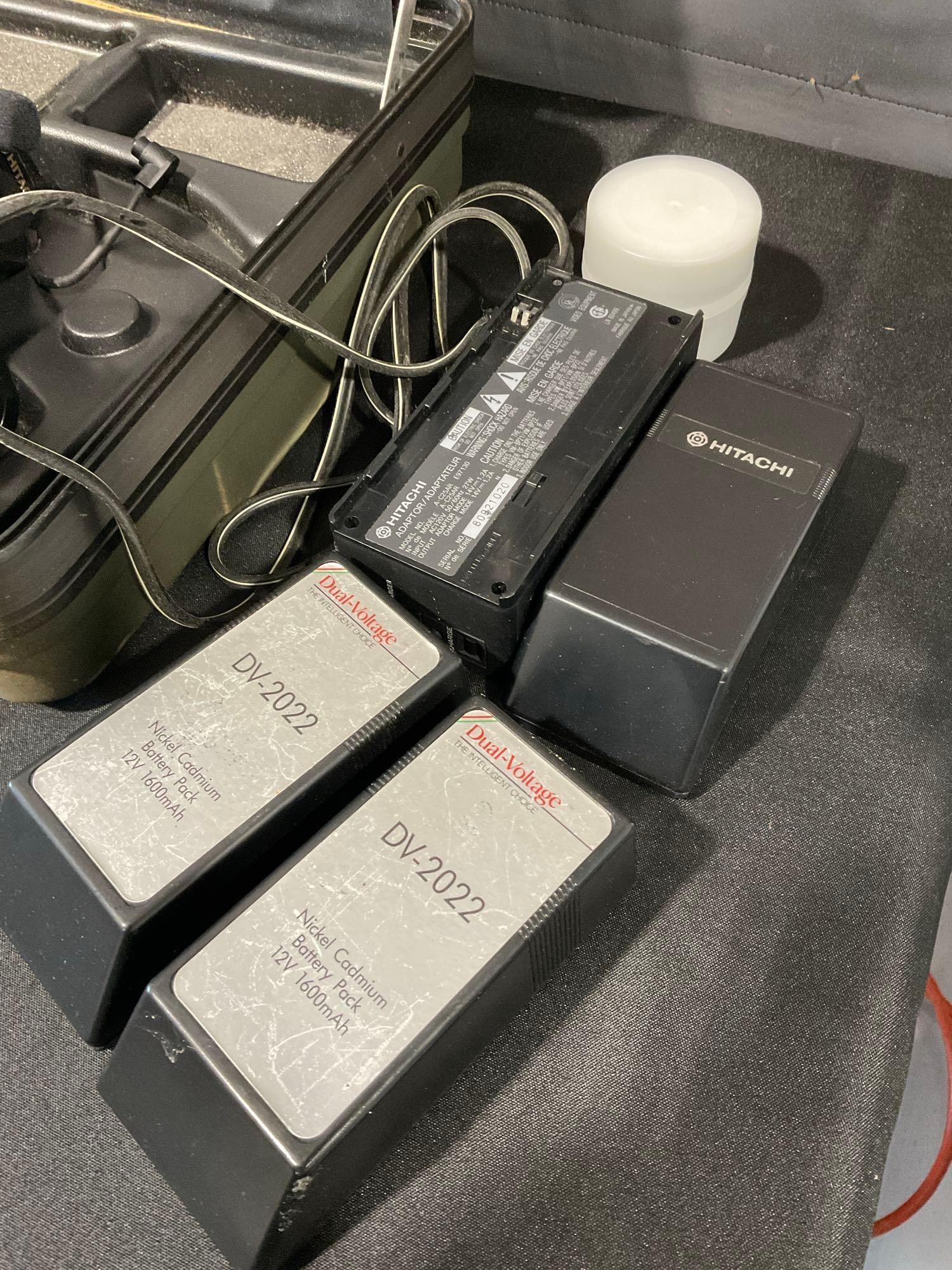 Vintage Hitachi VHS Shoulder Analog Camcorder Model VM-3150A w/Case, Straight to tape, 16x19 inches - 4